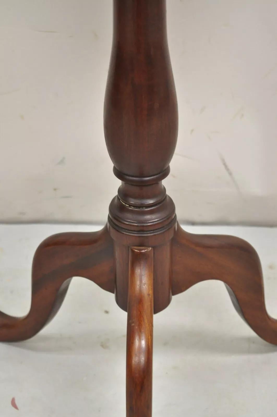 Inconnu Table à thé d'appoint Sheridan de style fédéral en bois d'acajou avec plateau basculant en vente