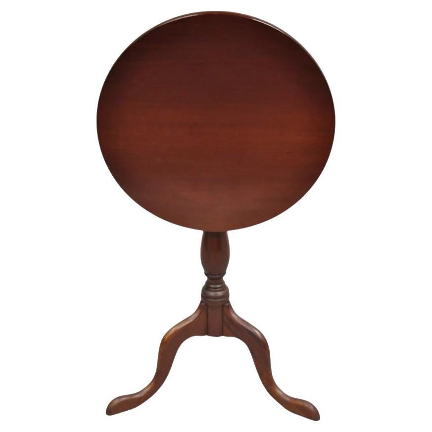 Table à thé d'appoint Sheridan de style fédéral en bois d'acajou avec plateau basculant