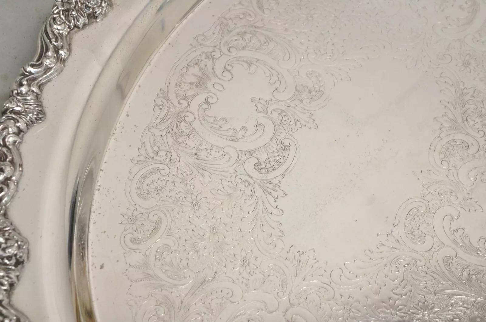 Plaqué argent Paire de plateaux ovales Sheridan Victorian Floral Repousse Silver Plated en vente