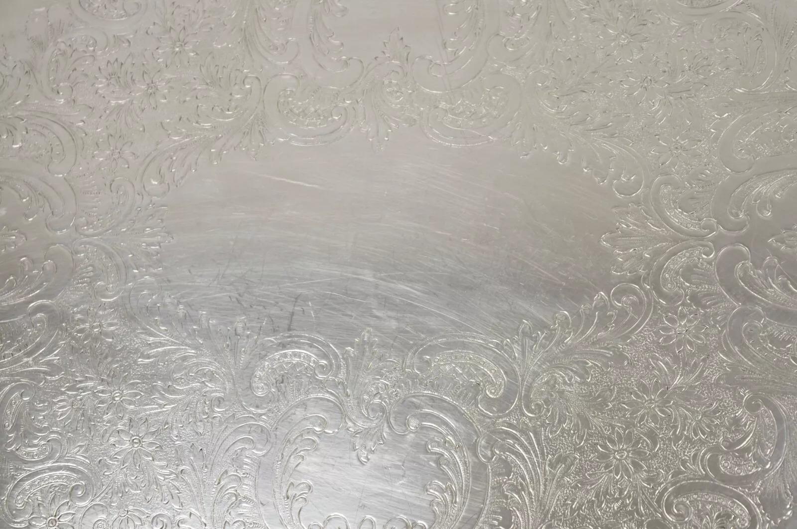 Paire de plateaux ovales Sheridan Victorian Floral Repousse Silver Plated en vente 1