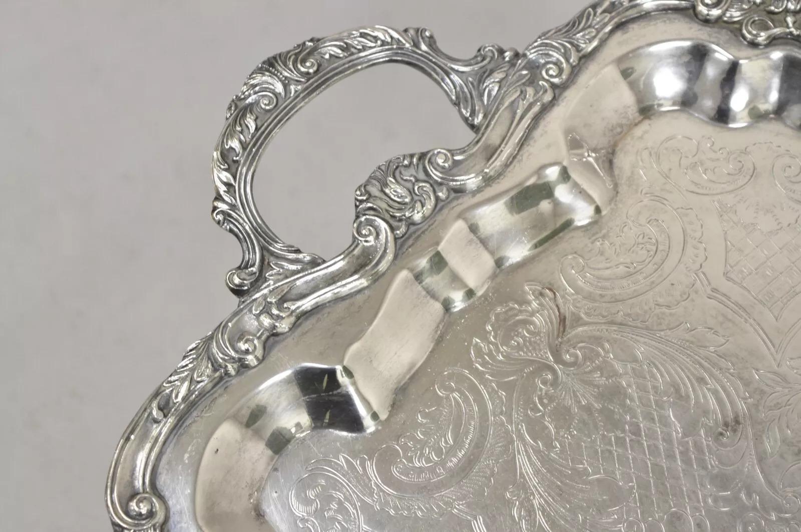 Bandeja de servir victoriana festoneada con baño de plata Vintage Sheridan Victoriano en venta