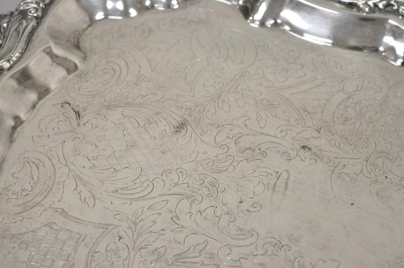 Bandeja de servir victoriana festoneada con baño de plata Vintage Sheridan siglo XX en venta