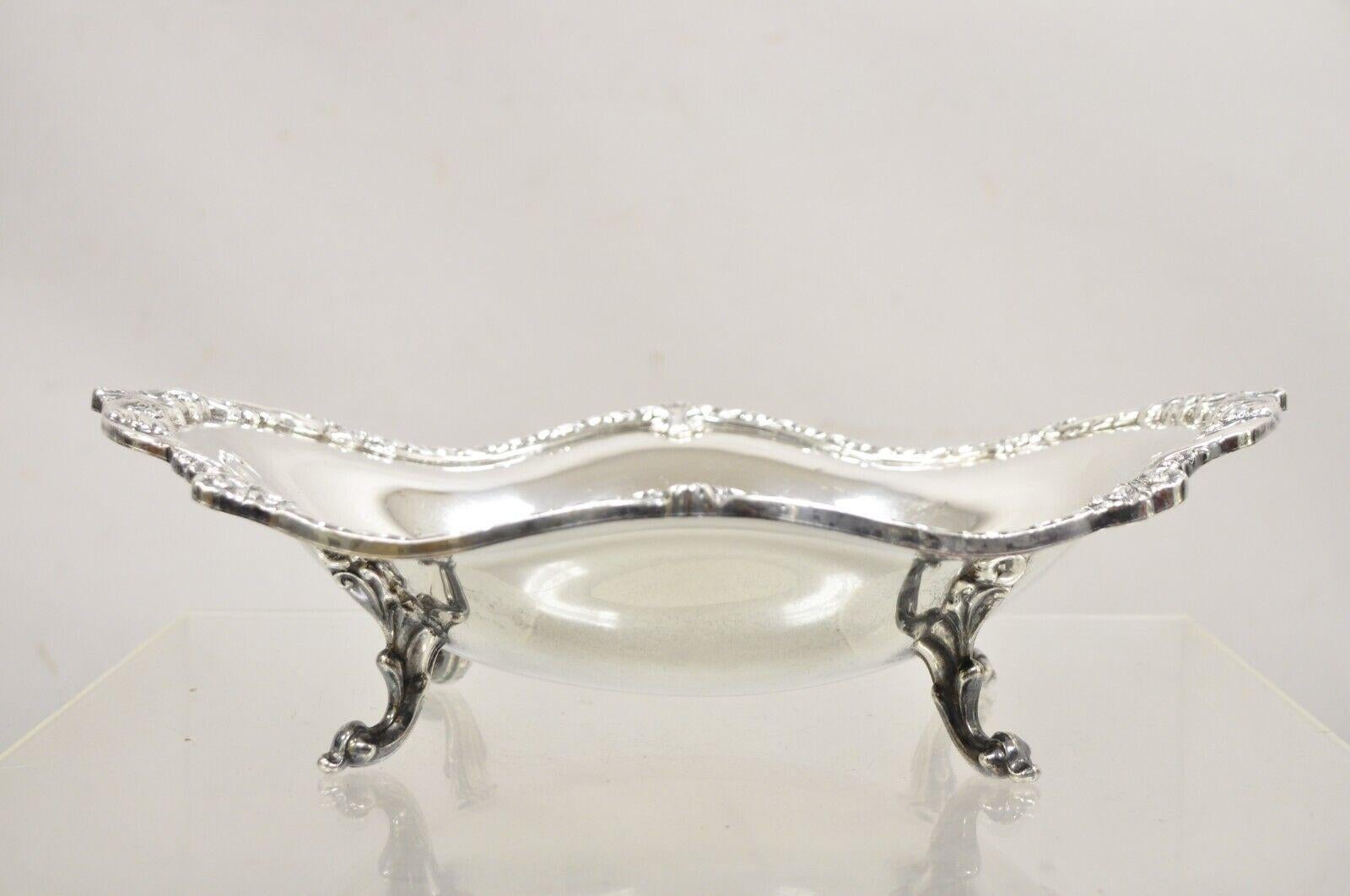Vintage Sheridan Victorian Style Silver Plated Footed Scalloped Oval Fruit Bowl In Good Condition In Philadelphia, PA