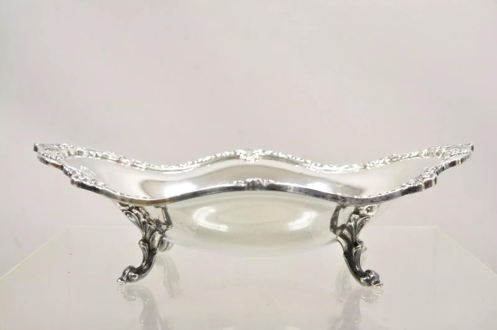 Vintage Sheridan Victorian Style Silver Plated Footed Scalloped Oval Fruit Bowl In Good Condition For Sale In Philadelphia, PA