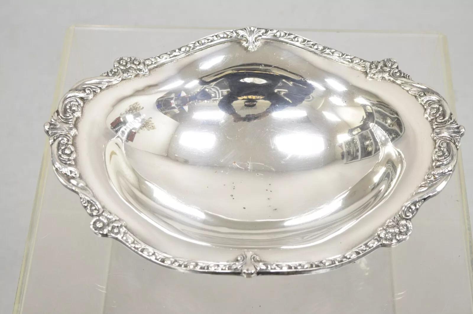 20th Century Vintage Sheridan Victorian Style Silver Plated Footed Scalloped Oval Fruit Bowl For Sale