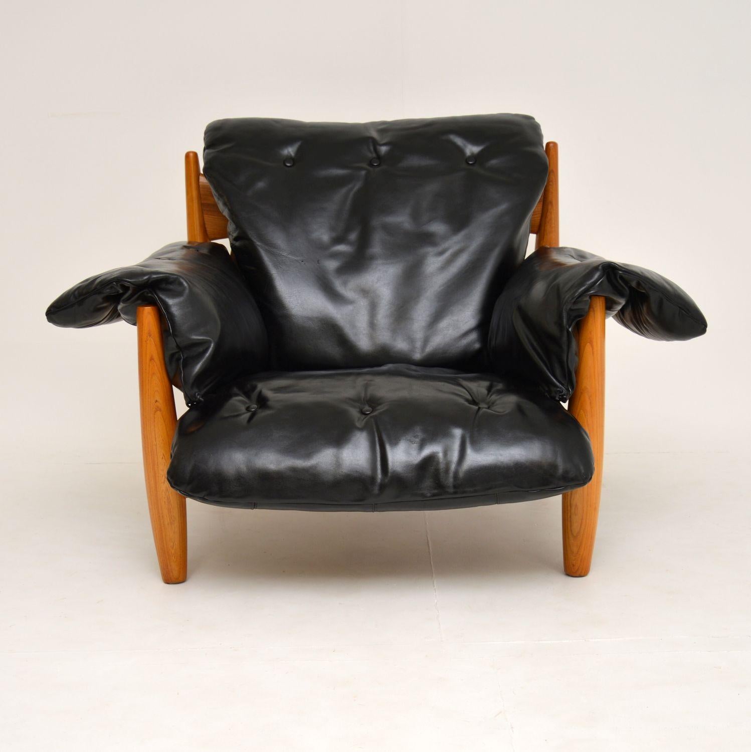A stunning and iconic vintage leather armchair, this was designed by the famous Brazilian Sergio Rodrigues. It was made by ISA in Italy, and this dates from the 1960s.

We obtained this privately from an artists residence in London, and we have