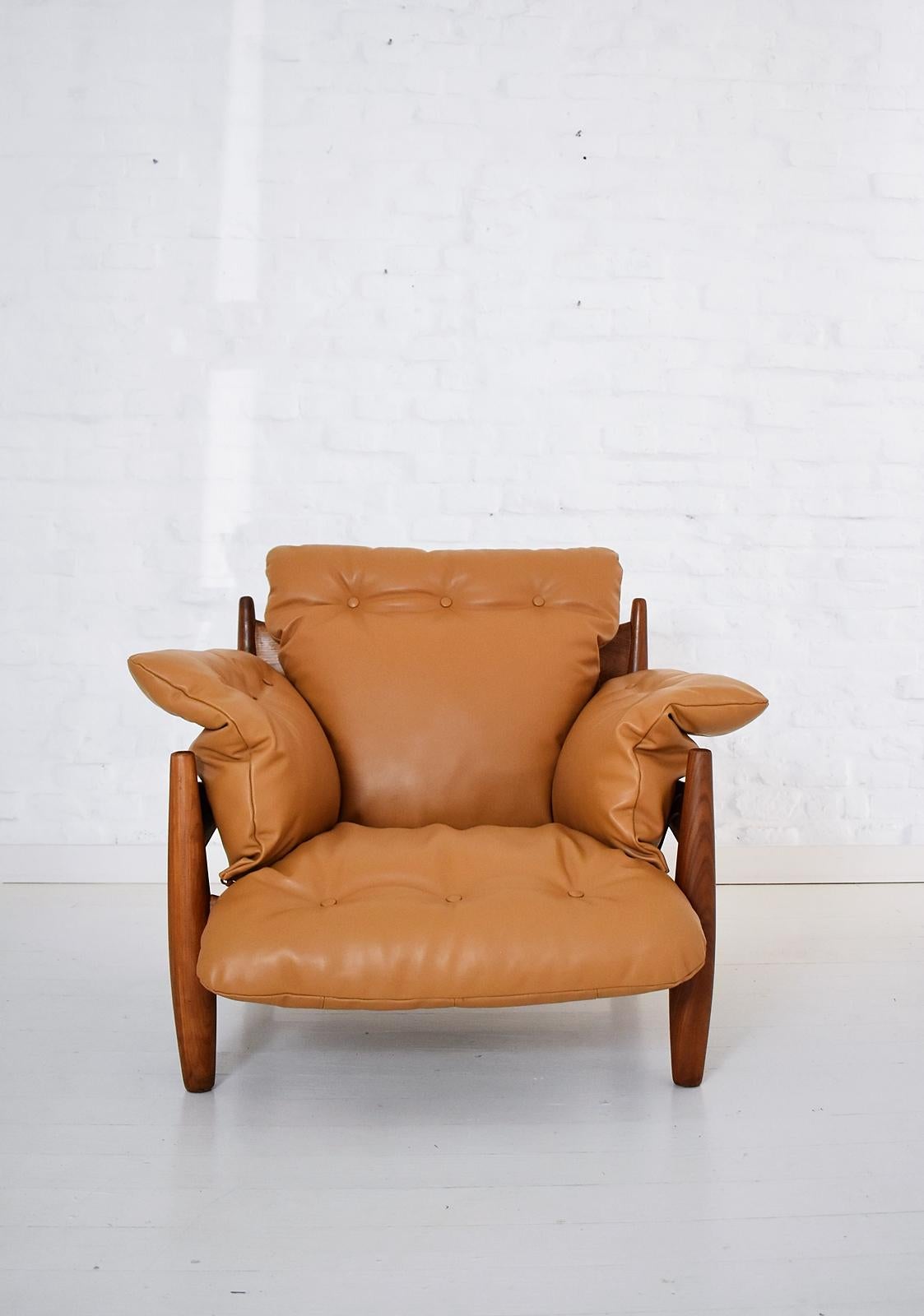 Vintage Sheriff / Mole Armchair by Sergio Rodrigues for ISA Bergamo 3