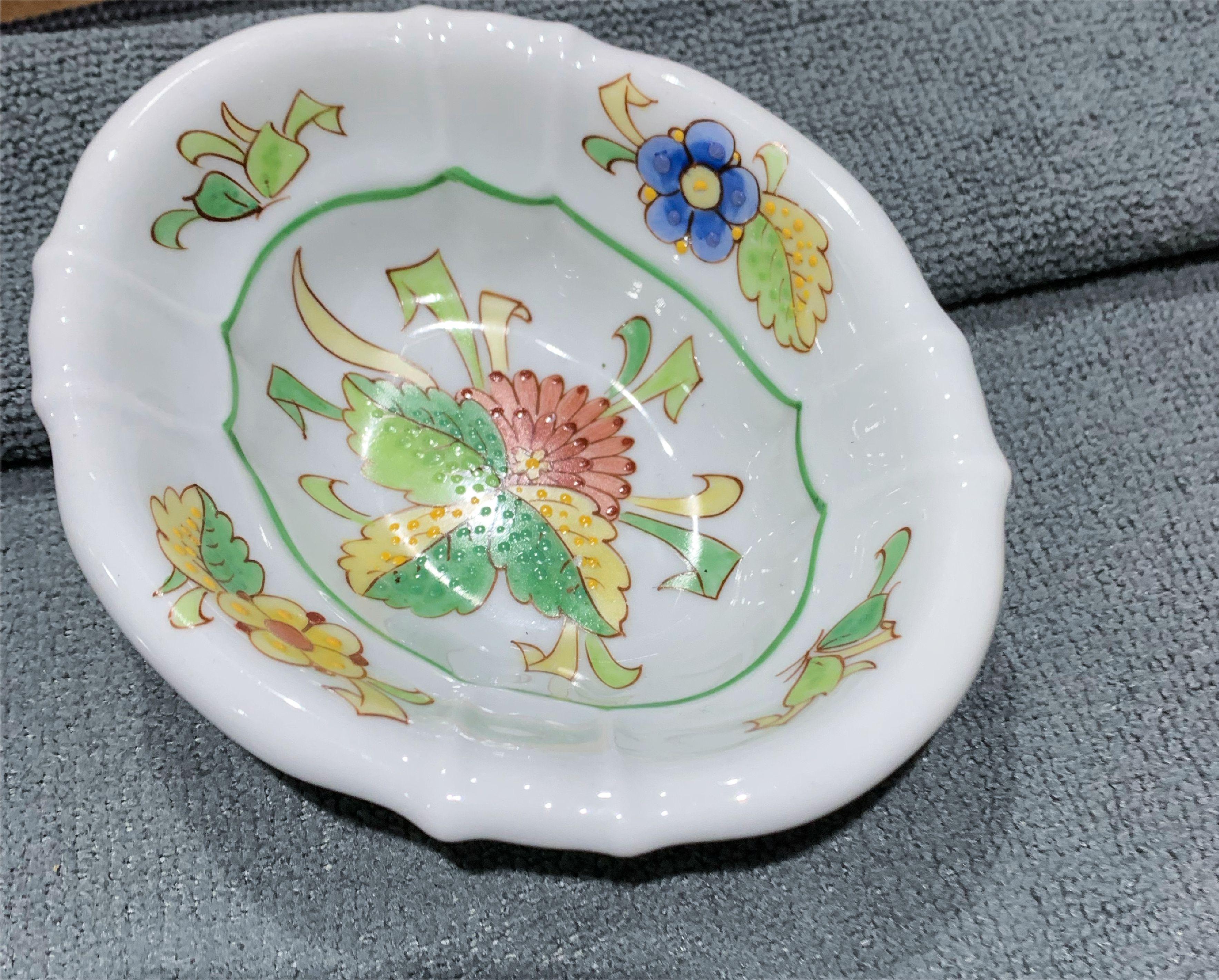 Vintage Sherle Wagner Hand bemalt Scalloped Keramik Seifenschale Mums Bouquet (Italienisch) im Angebot