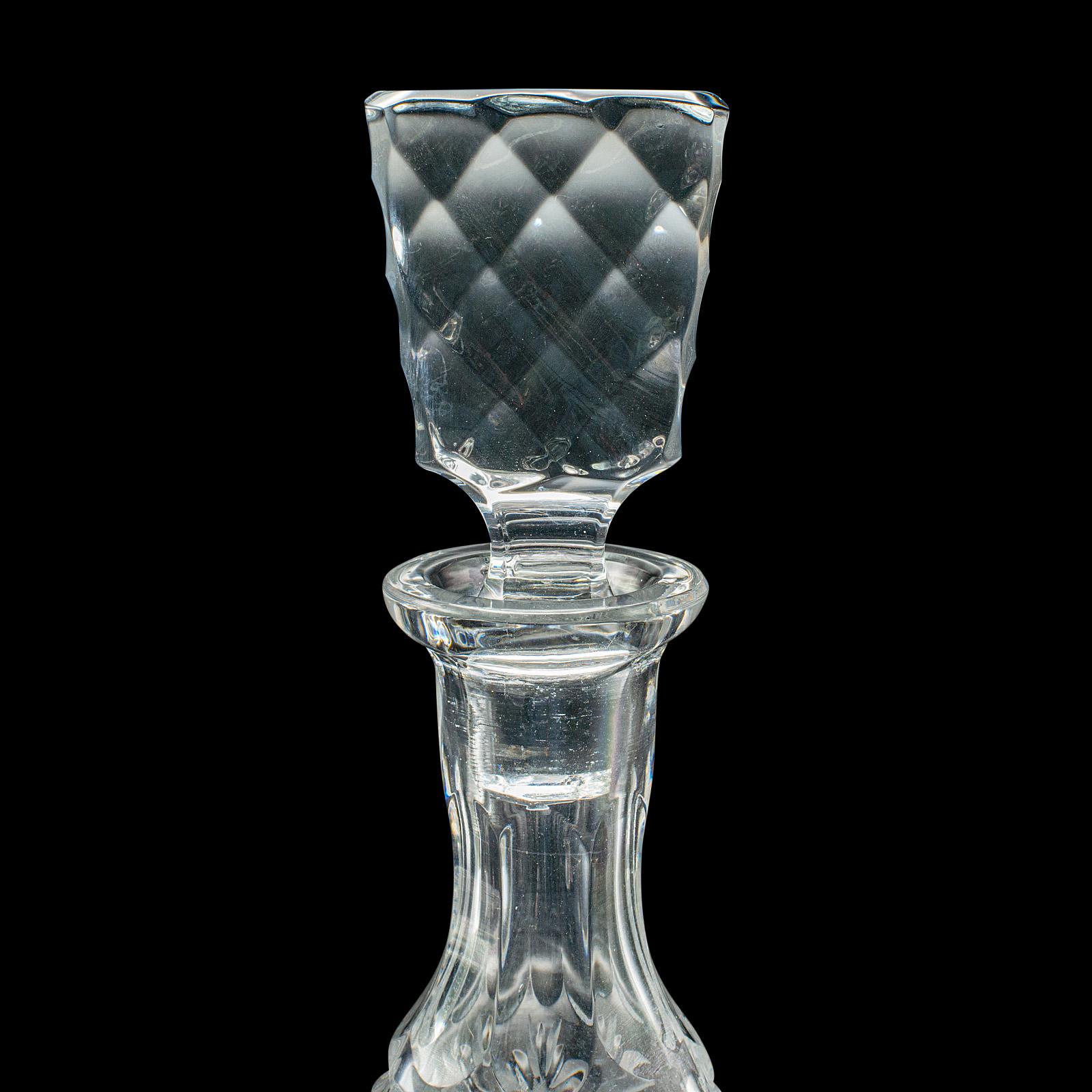 Decantador de Jerez Vintage, Inglés, Cristal Tallado, Recipiente para Aguardiente, Vino, C.1970 finales del siglo XX en venta