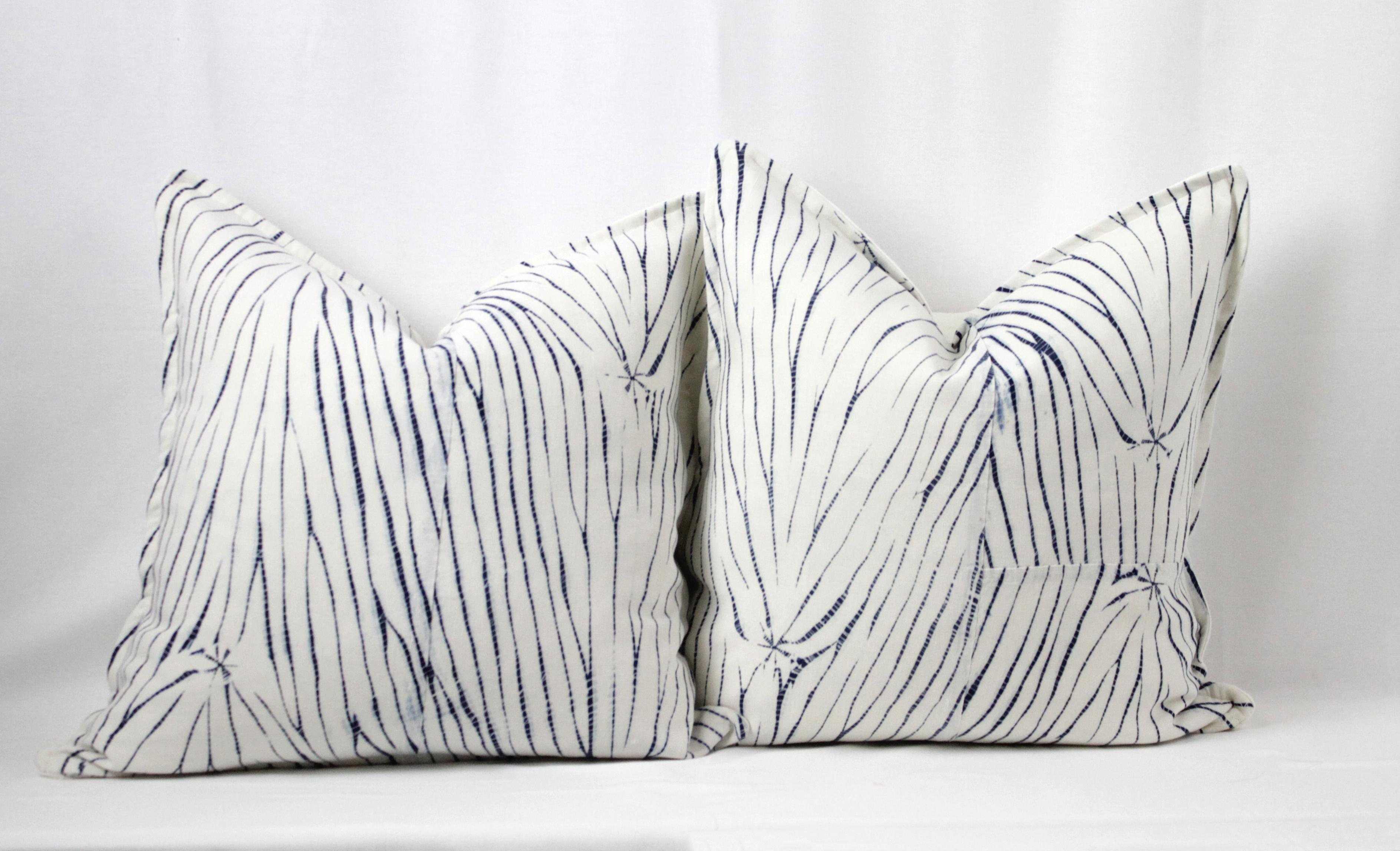 Coussin vintage en textile teint Shibori avec lin blanc en vente 10