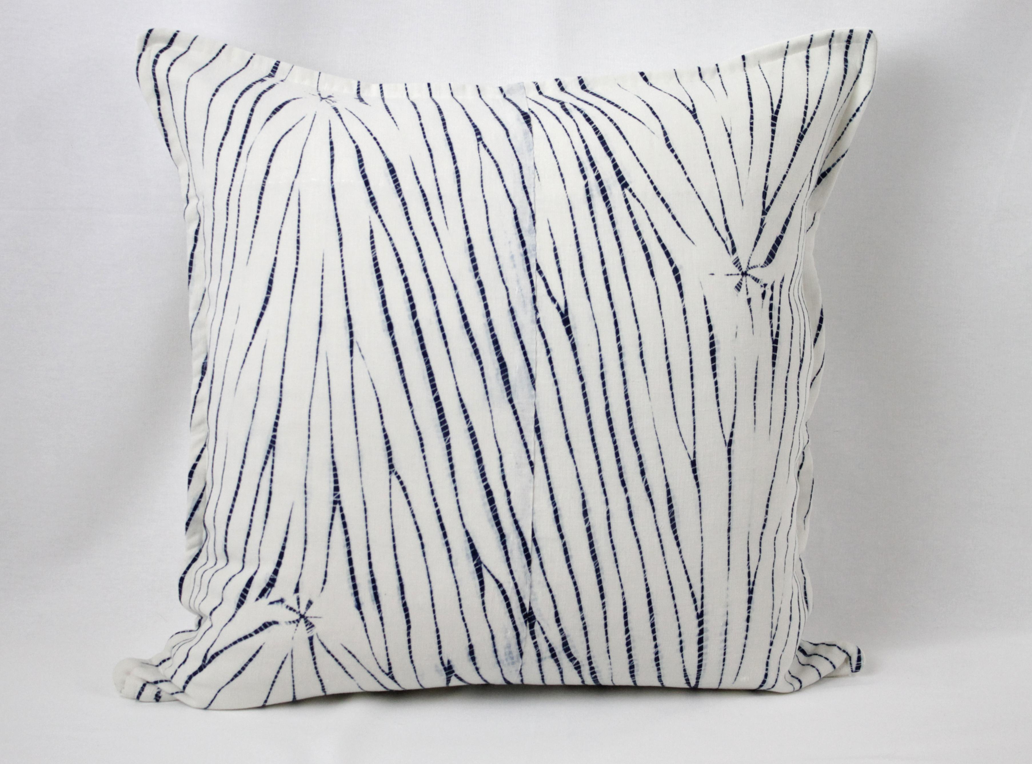 Vintage Shibori Dyed Textile Pillow with White Linen In Good Condition For Sale In Brea, CA