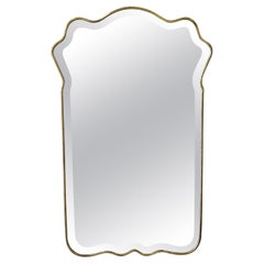 Miroir mural vintage en forme de bouclier, avec cadre en laiton et verre biseauté, Italie
