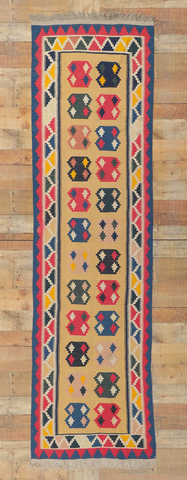 Bunt persischer Shiraz-Kelim-Läufer des späten 20. Jahrhunderts, Vintage im Angebot 1
