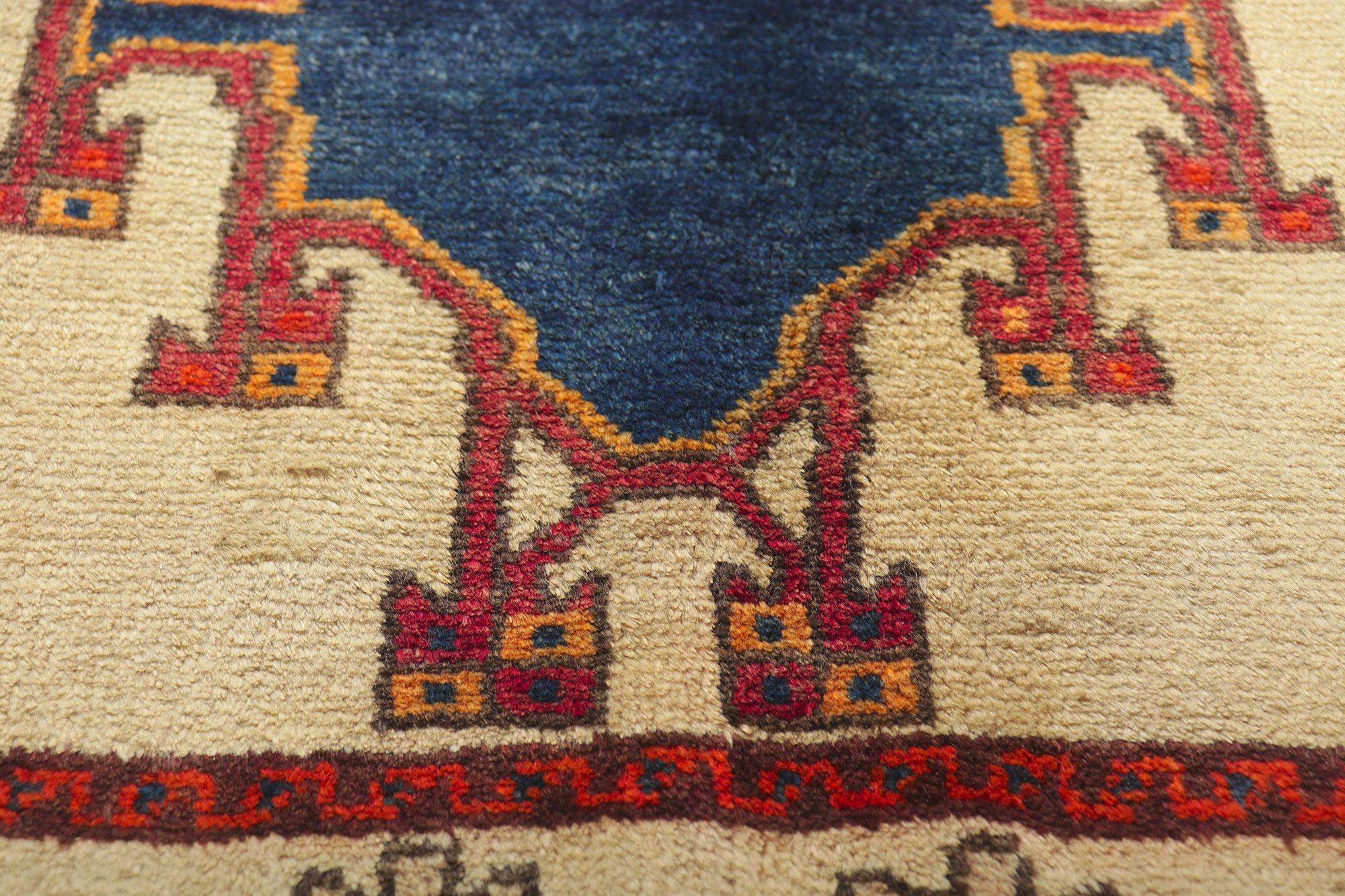 Shiraz Persischer Teppich im Vintage-Stil im Zustand „Gut“ im Angebot in Dallas, TX