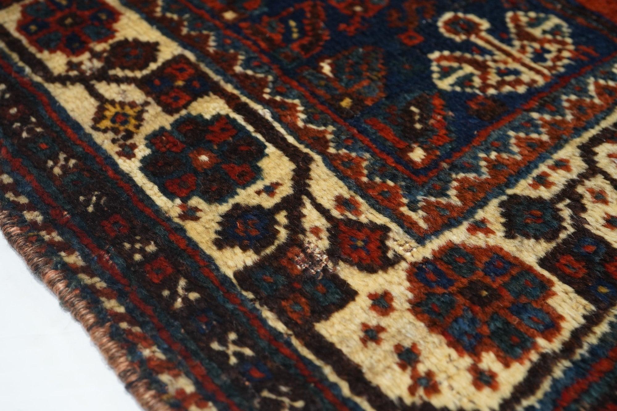 Tapis Shiraz vintage 3'2'' x 3'8'' Bon état - En vente à New York, NY