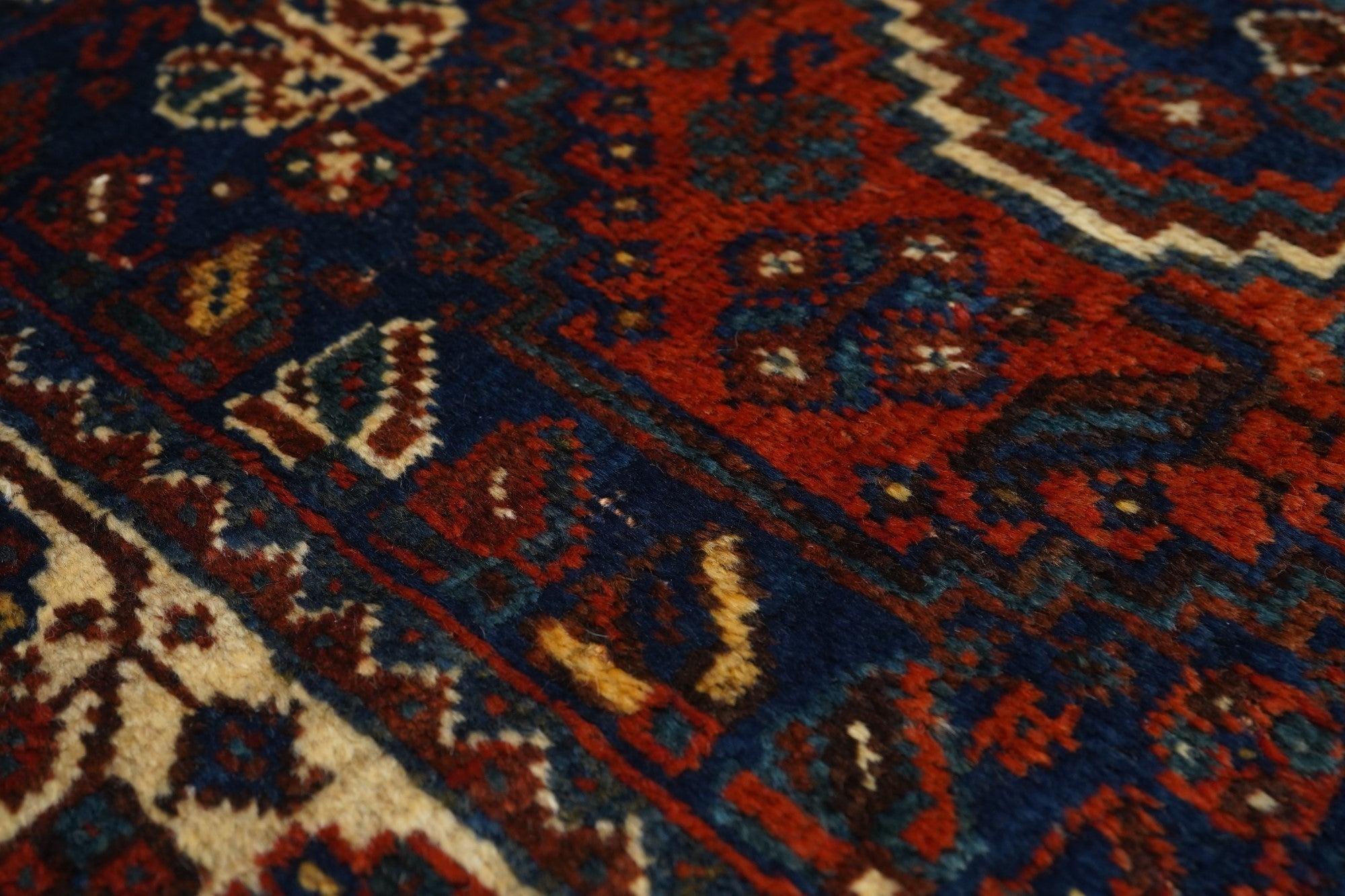 20ième siècle Tapis Shiraz vintage 3'2'' x 3'8'' en vente