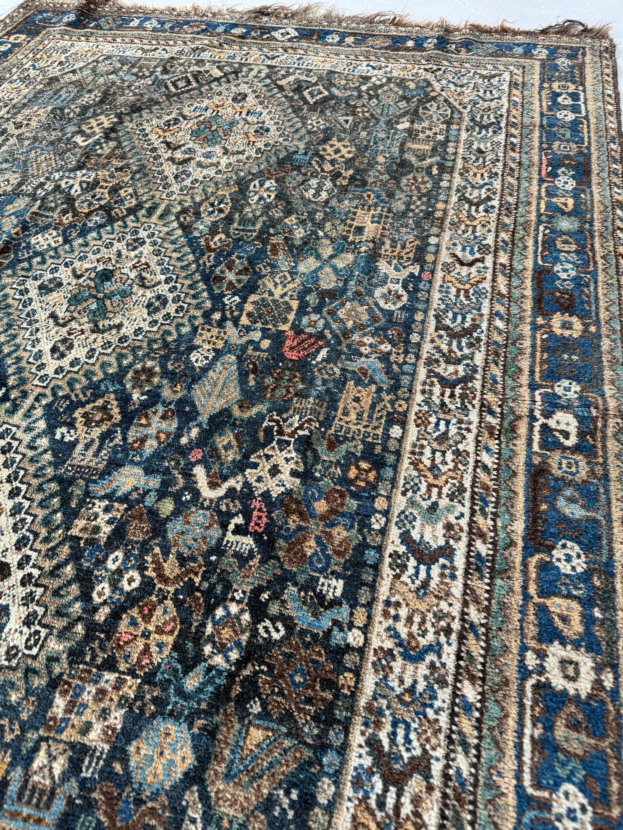 Charmanter Vintage Shiraz mit großer Größe  Dorfleben mit küstennaher Farbpalette

Über: Jede Menge Blautöne, Walnuss, erdige Eierschalen- und Leinentöne, Taupe, Espresso, Denim, Seeblau, Indigo, Pfauensmaragdgrün und mehr!

Größe: 5 x 6,9
Alter: