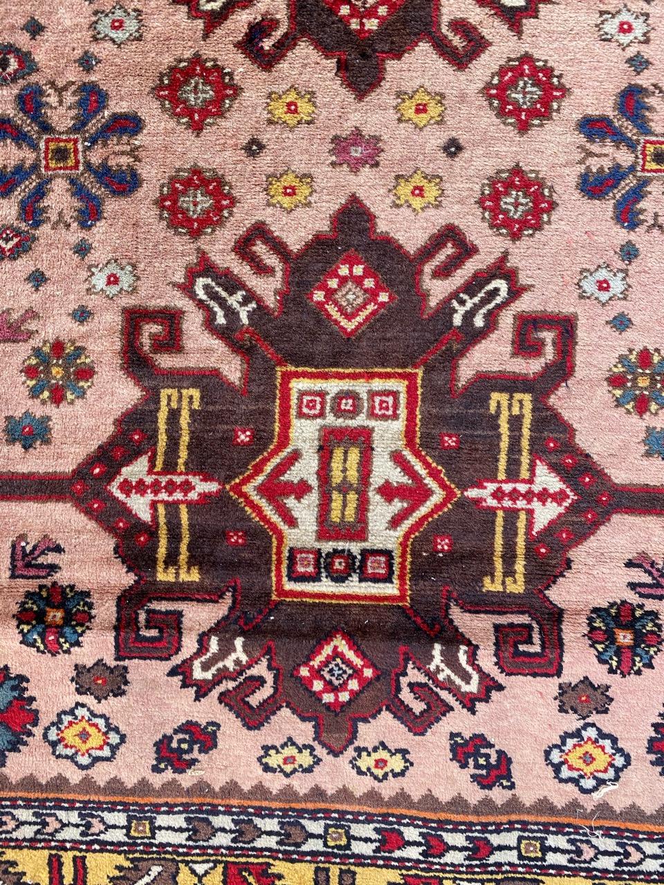 Beautiful 20th century Caucasian shirwan rug with nice geometrical design and beautiful colors, entirely and finely hand knotted with wool velvet on cotton foundation.