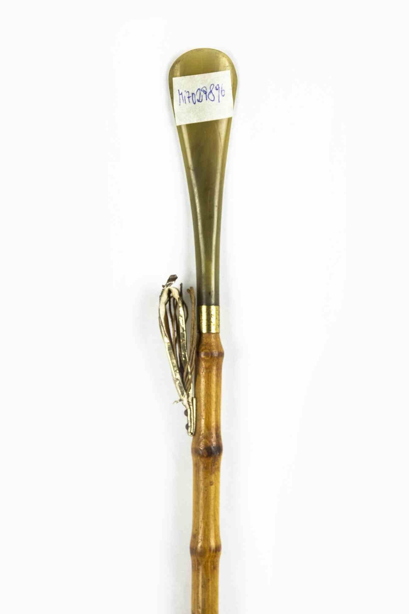 Vintage Shoehorn vase is a original decorative object realized in the mid-20th century.

Made in Italy. 

The object is realized with bamboo wood and steel decorations. The knob presents several chiseled decorations. 

Very good conditions.