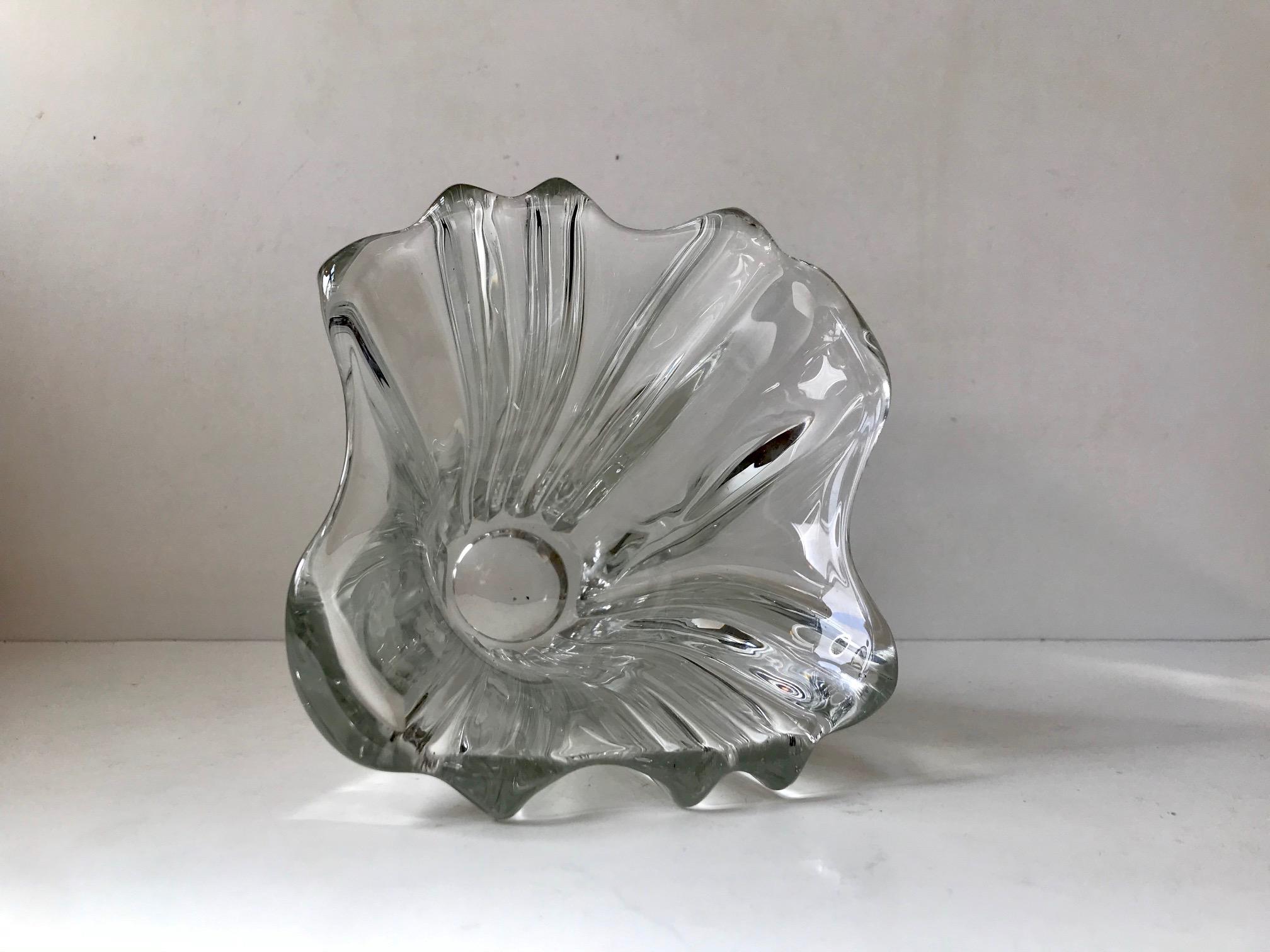 Heavy Swedish crystal vase that resembles a shooting star. Designed in-house at Kosta in Sweden during the 1970s. The sticker from Kosta in no longer present. Its in fine intact and clean vintage condition. Measurements: H: 17, D: 18.5 cm.