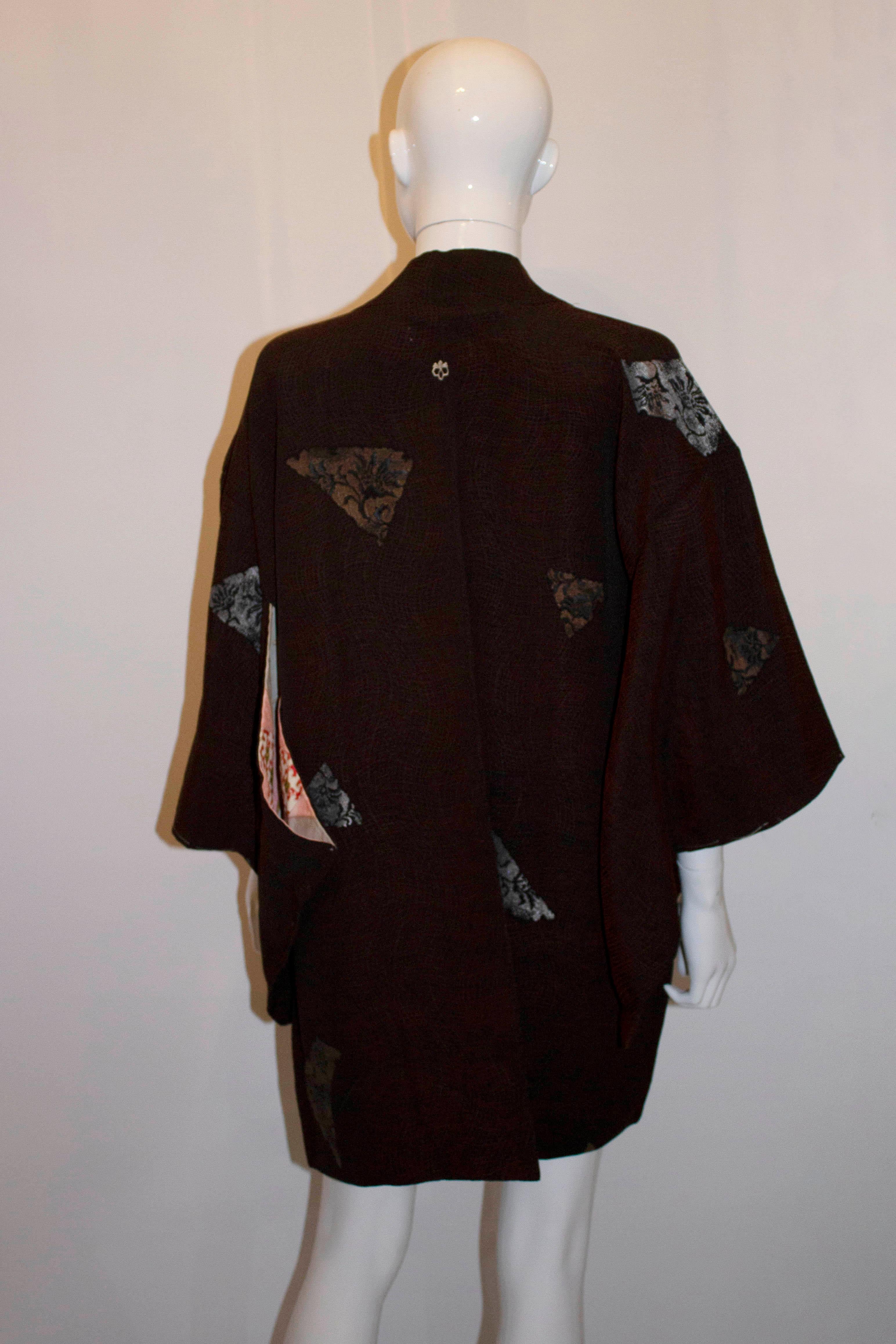 Vintage Short Kimono with Fan Decoration For Sale 1