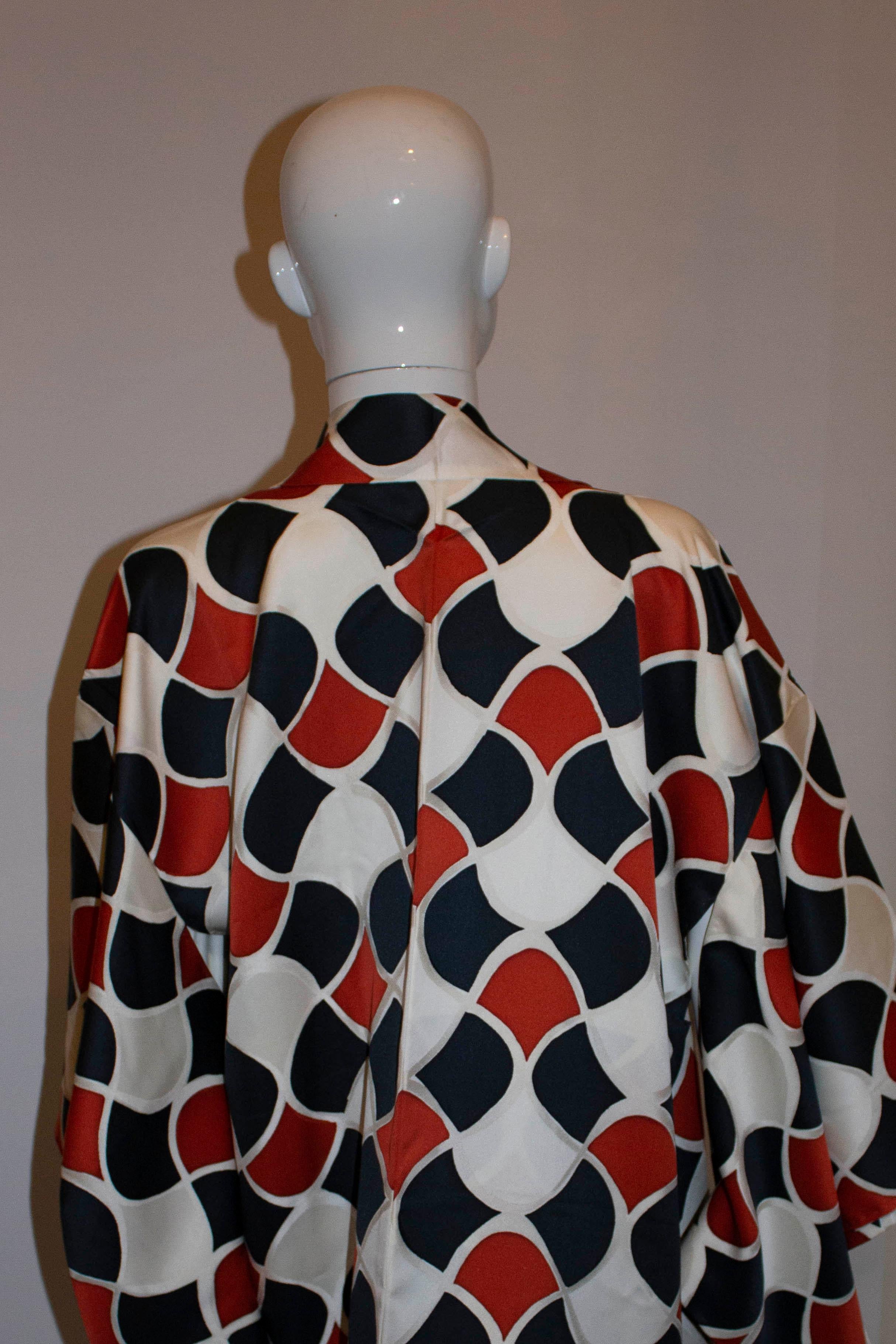 Women's or Men's Vintage Short Kimono with rust , white and black geometric print For Sale