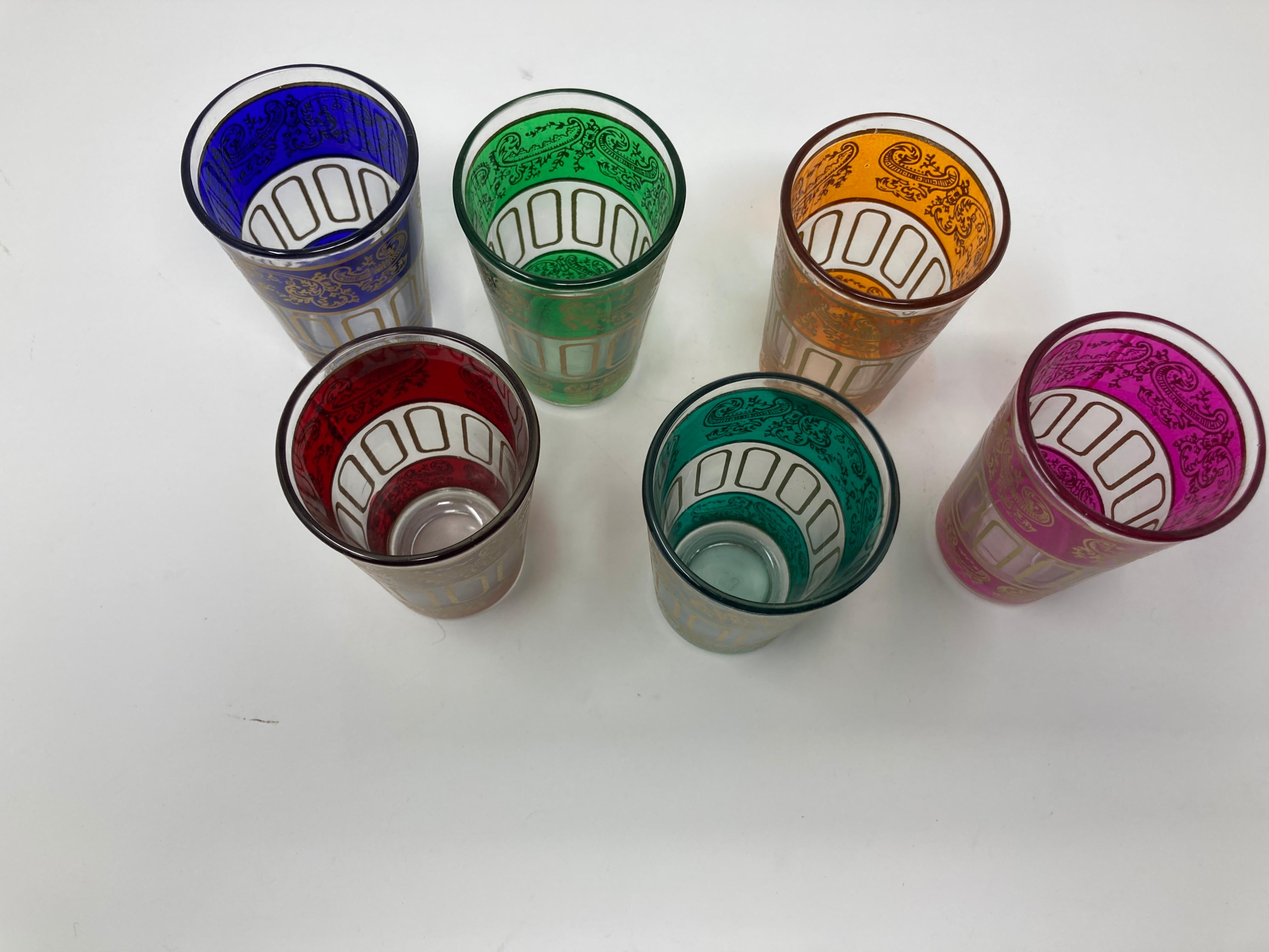 Vintage Shot Glasses with Gold Raised Moorish Design In Good Condition In North Hollywood, CA