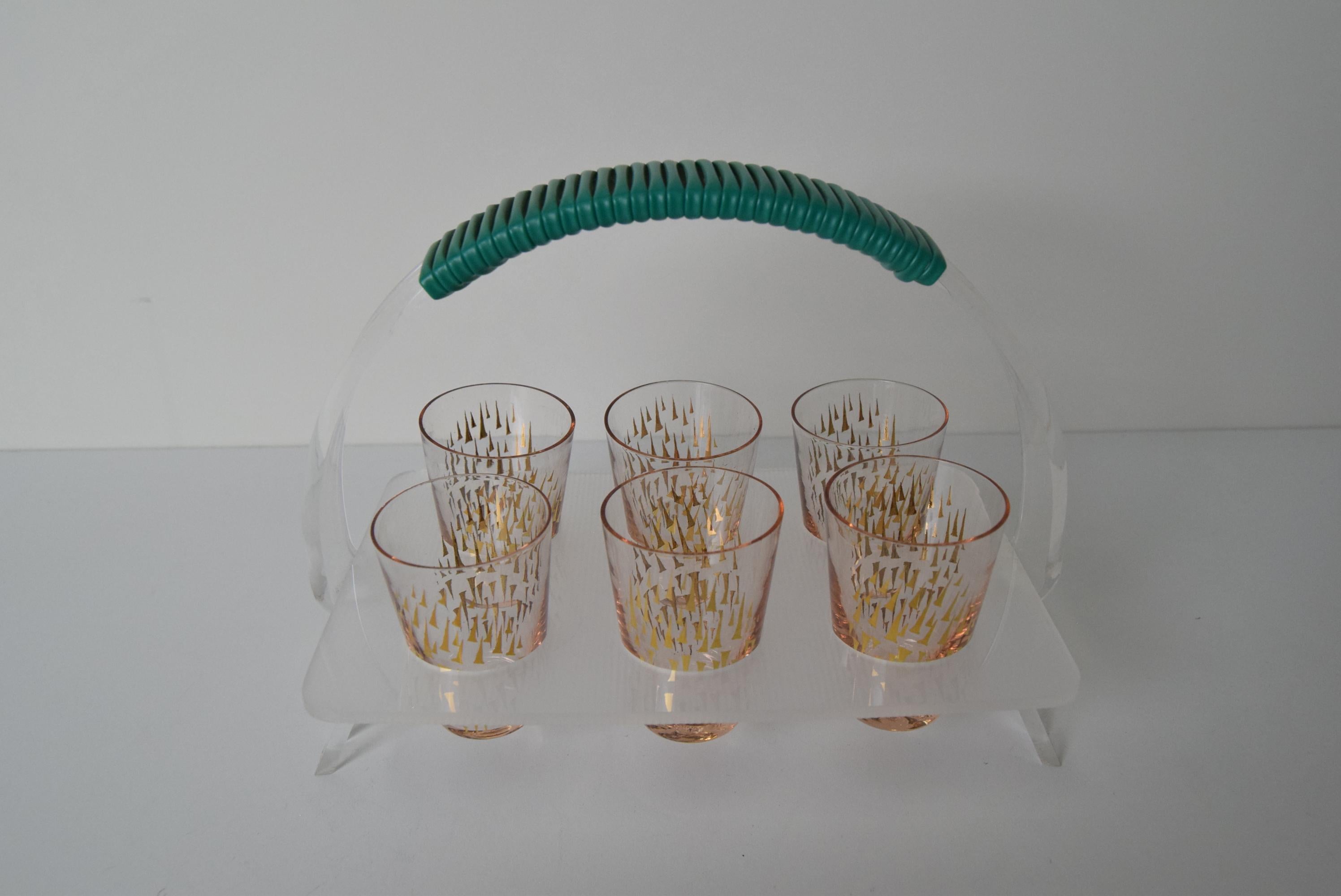 Vasos de chupito vintage con barra retro, Checoslovaquia, años 60. Moderno de mediados de siglo en venta