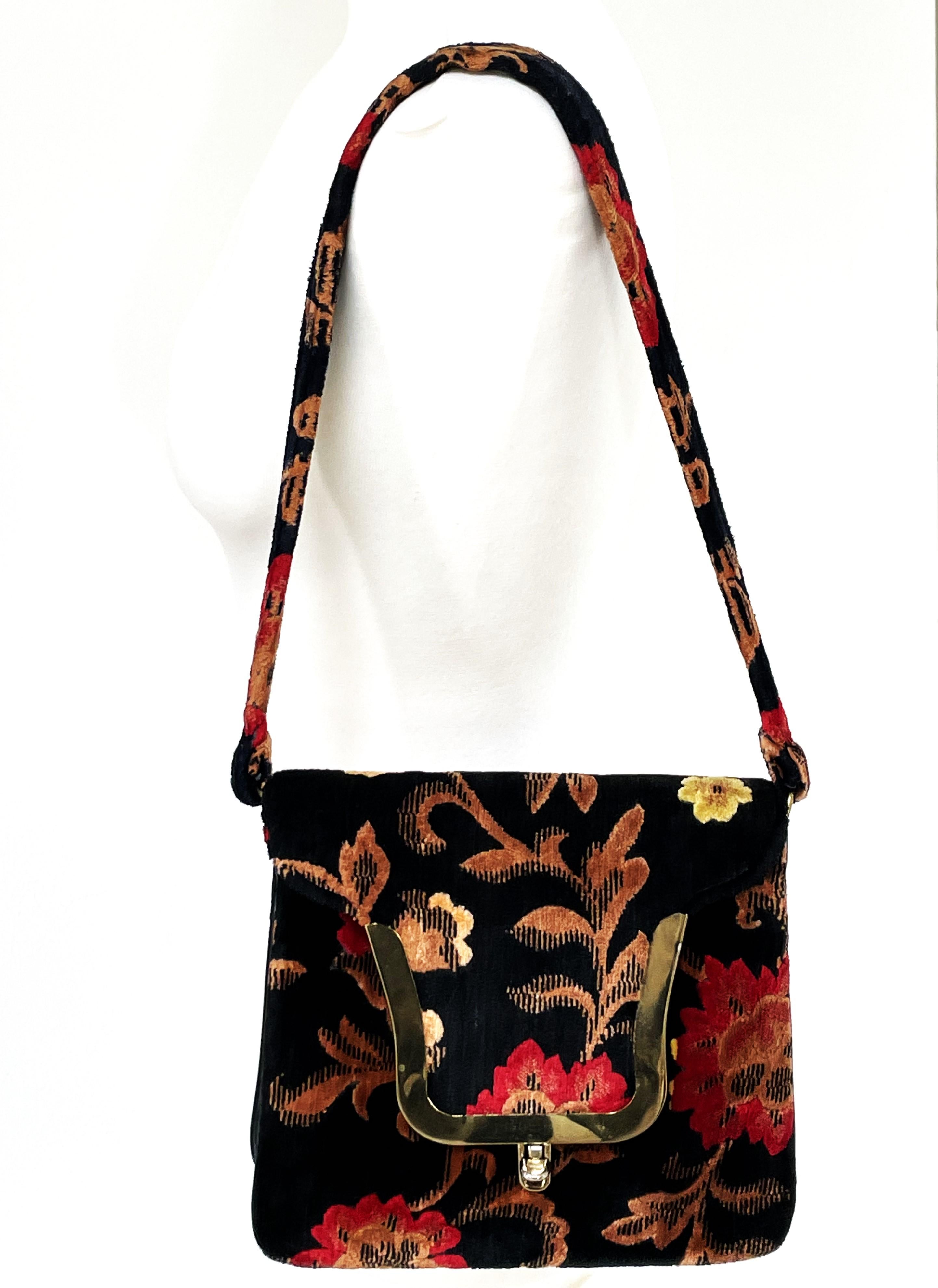Vintage Bag in black red and beige Chenille by 'Garay' in  the 1950s USA For Sale 3