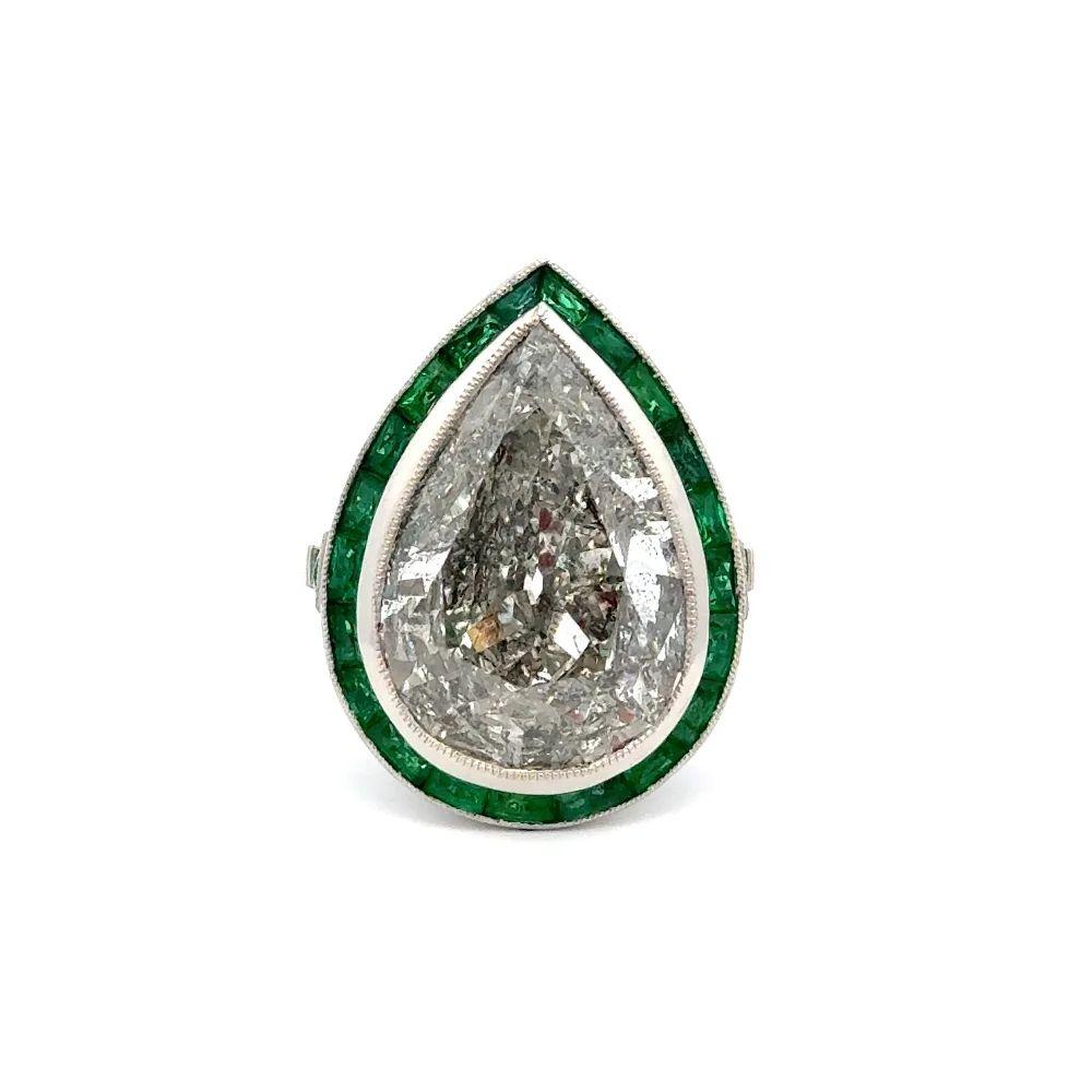 Pear Cut Vintage Show Stopper 9.12 Carat Pear Diamond and Emerald Statement Platinum Ring For Sale