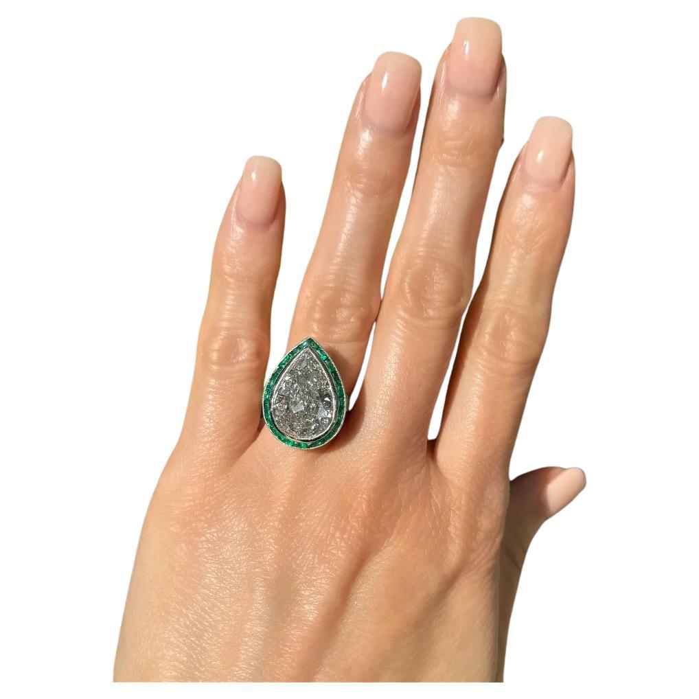 Vintage Show Stopper 9.12 Carat Pear Diamond and Emerald Statement Platinum Ring For Sale