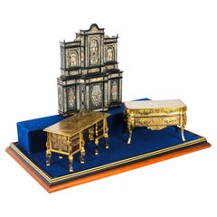 Vitrina vintage de muebles franceses en miniatura de mediados del siglo XX