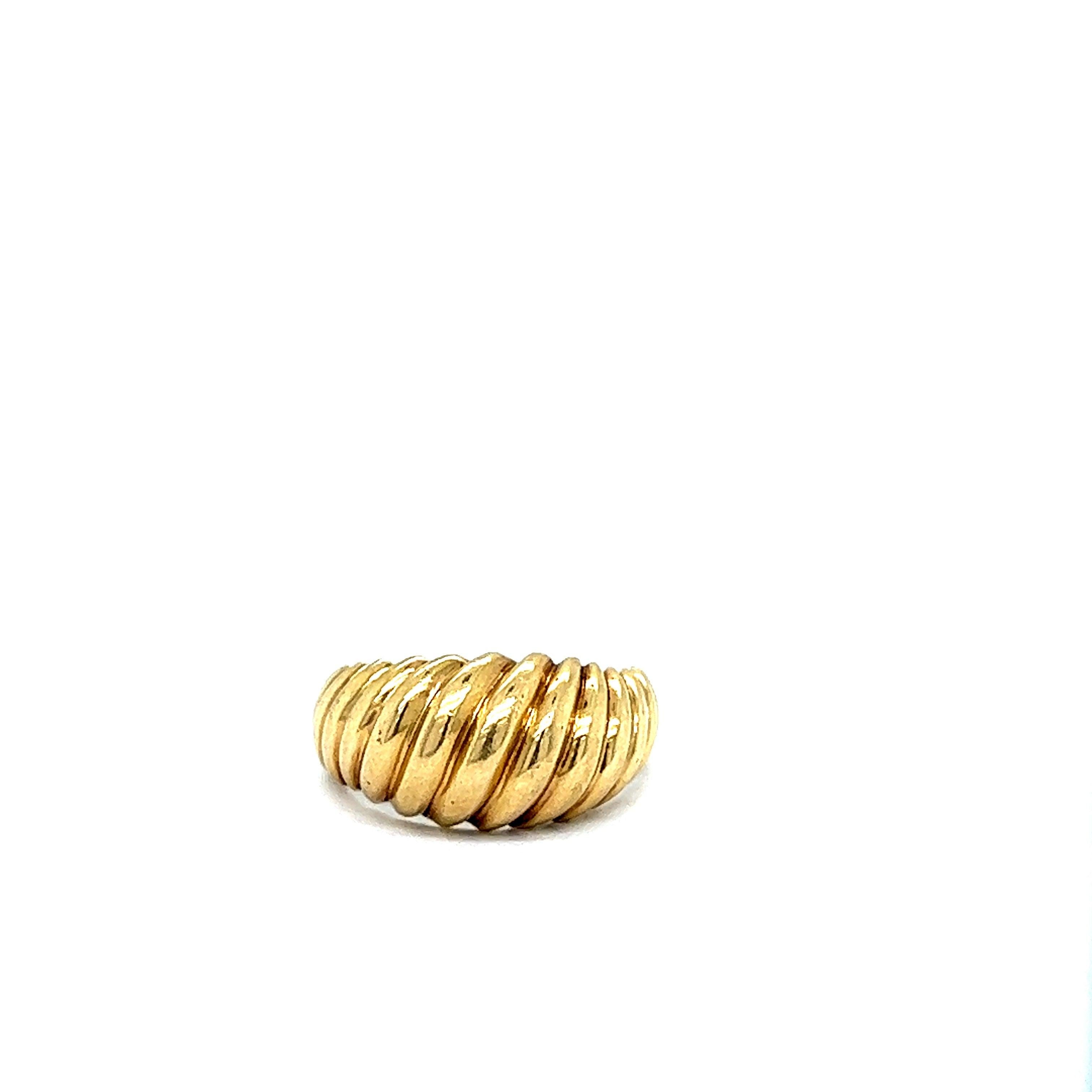 Show off your unique style with this stunning 14k Vintage Shrimp Ring, a true blend of elegance and personality. Crafted from high-quality 14k gold, this ring features a bold, sculpted design reminiscent of classic shrimp rings, offering a timeless
