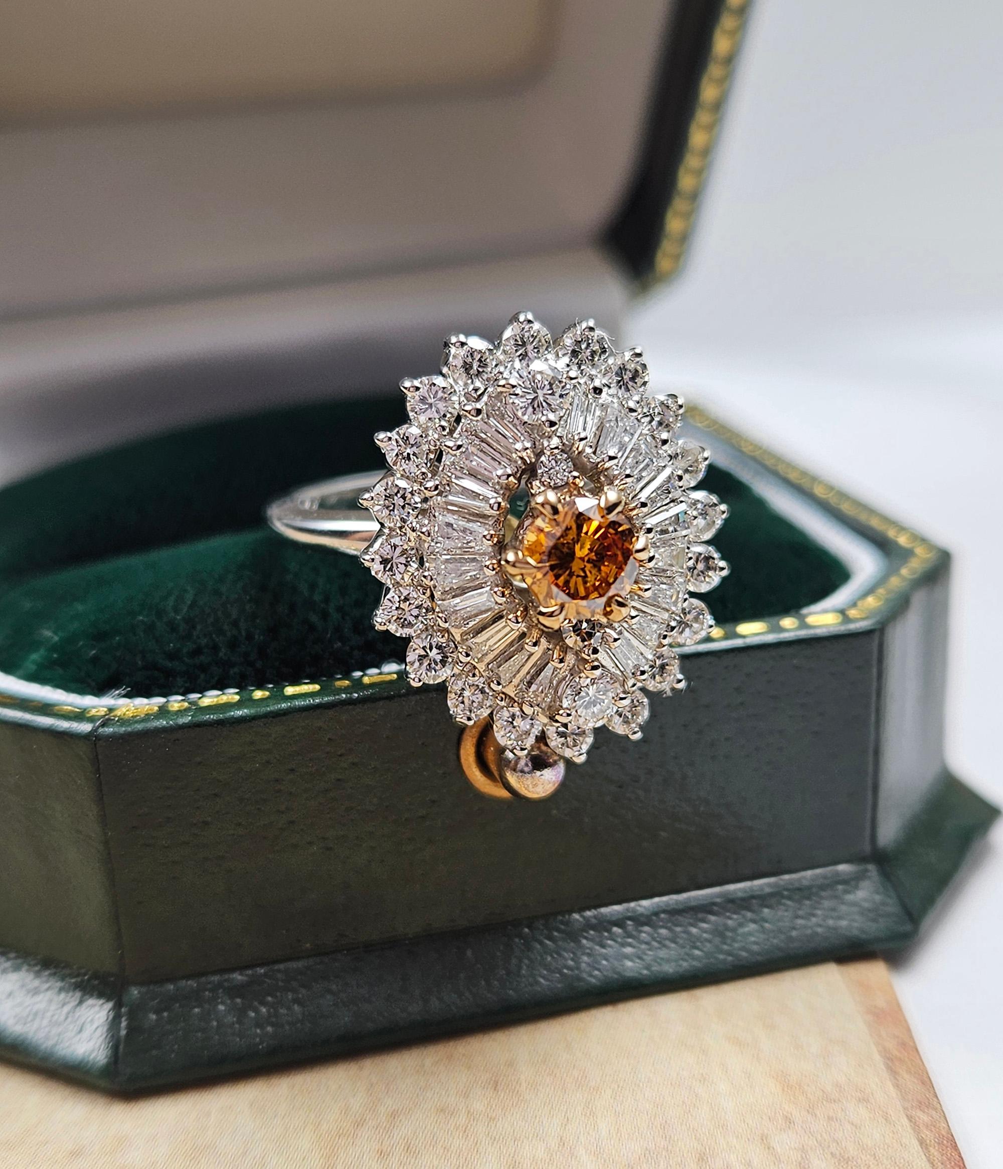 Anello Vintage Shy 3.0ctw GIA Fancy ORANGE Diamond Ballerina Cocktail 14KW Gold in vendita 5