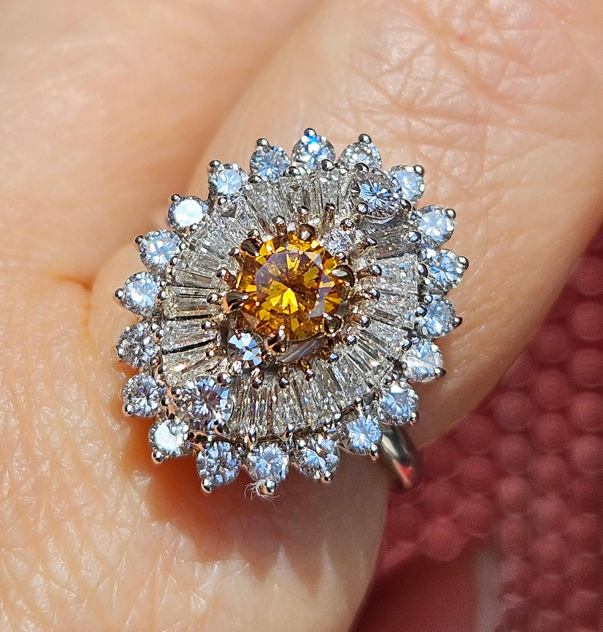 Anello Vintage Shy 3.0ctw GIA Fancy ORANGE Diamond Ballerina Cocktail 14KW Gold in vendita 9
