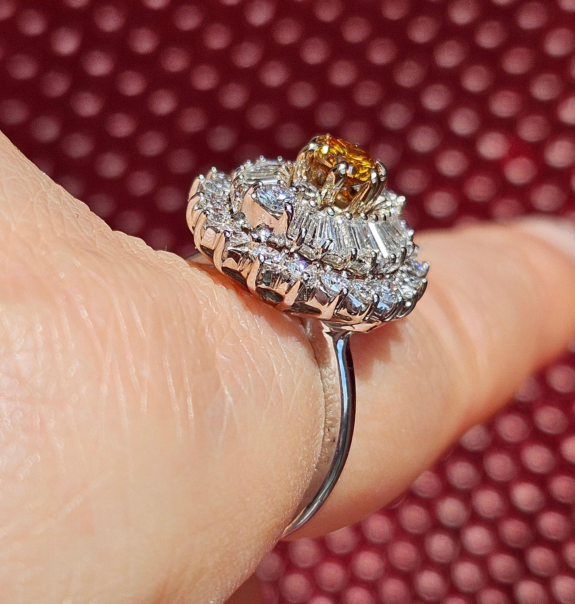 Anello Vintage Shy 3.0ctw GIA Fancy ORANGE Diamond Ballerina Cocktail 14KW Gold in vendita 12