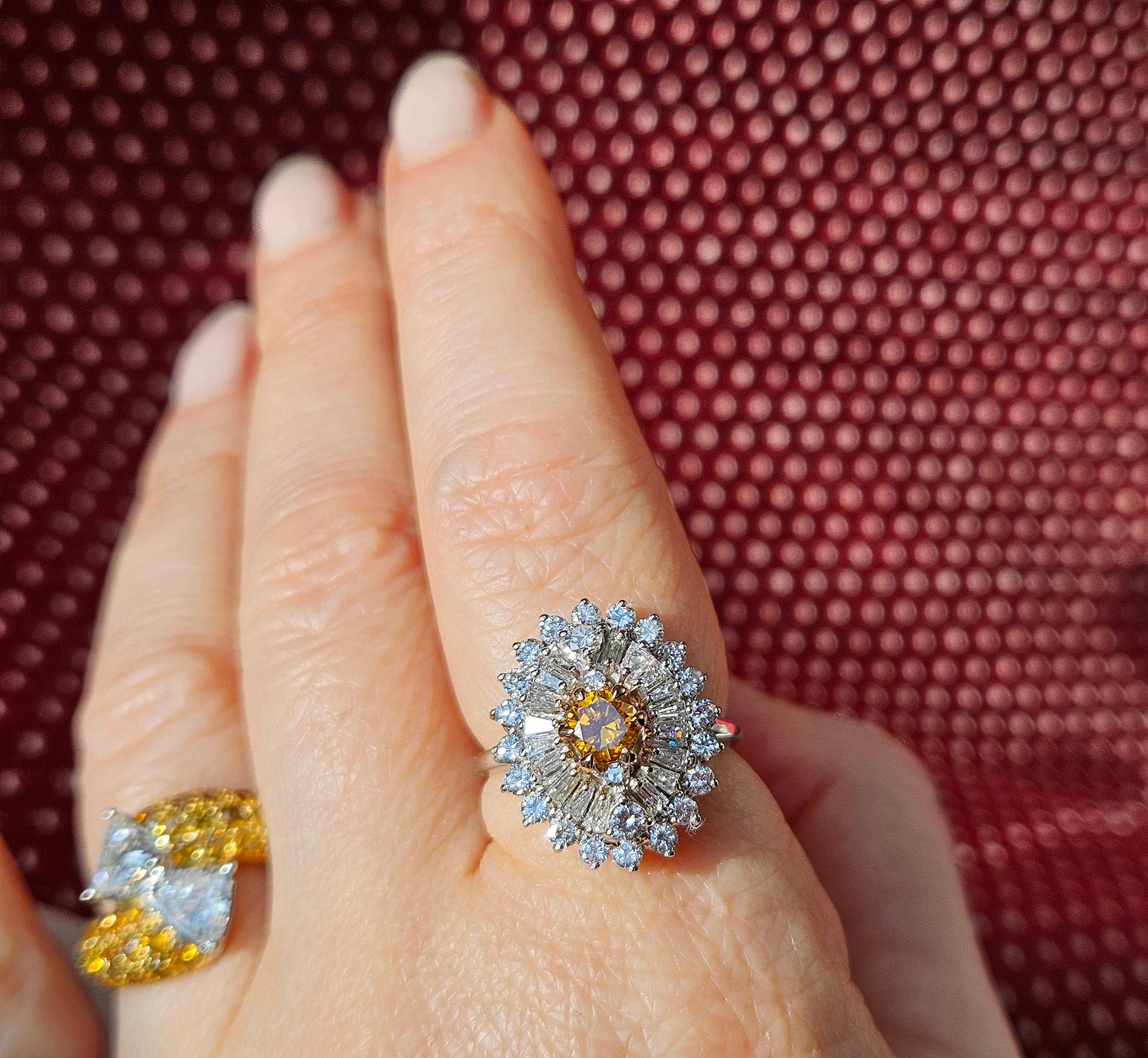 Anello Vintage Shy 3.0ctw GIA Fancy ORANGE Diamond Ballerina Cocktail 14KW Gold in vendita 14