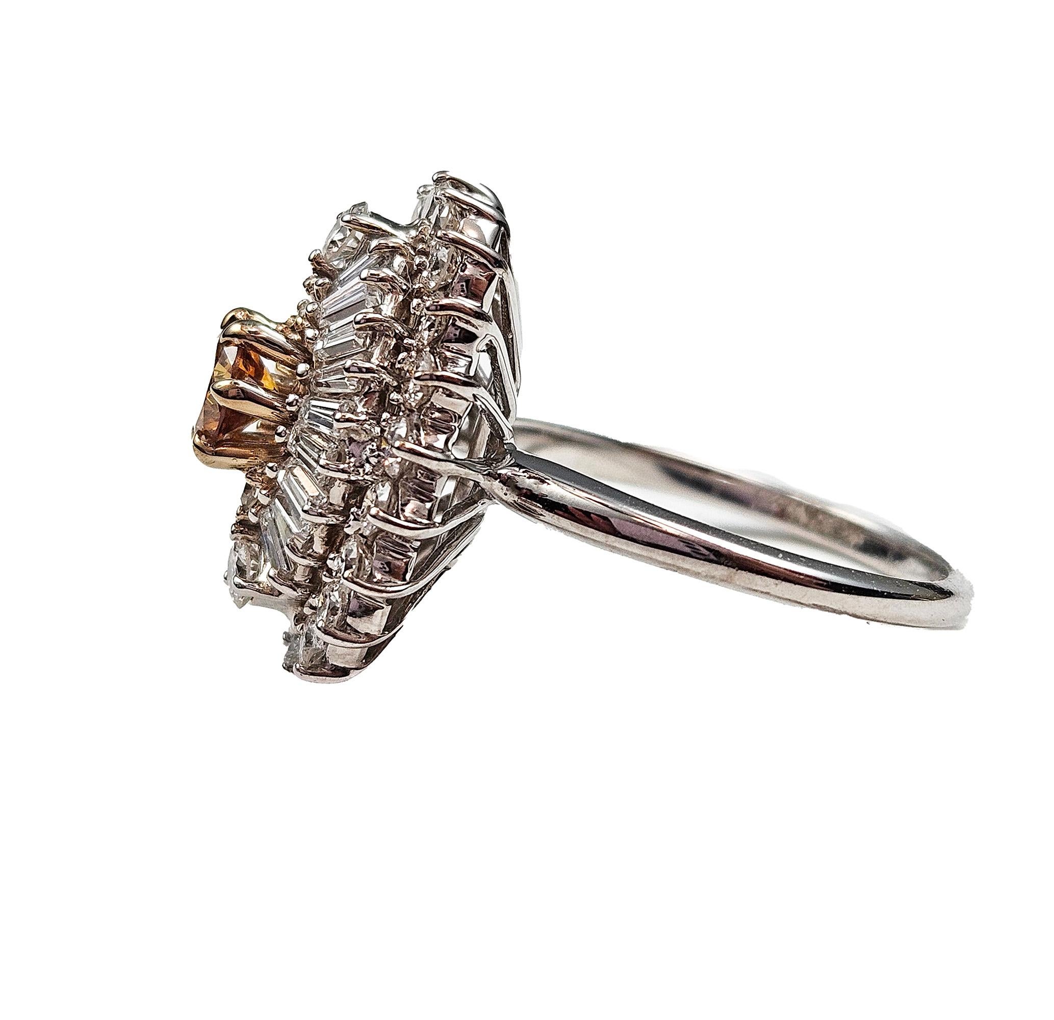 Taglio rotondo Anello Vintage Shy 3.0ctw GIA Fancy ORANGE Diamond Ballerina Cocktail 14KW Gold in vendita