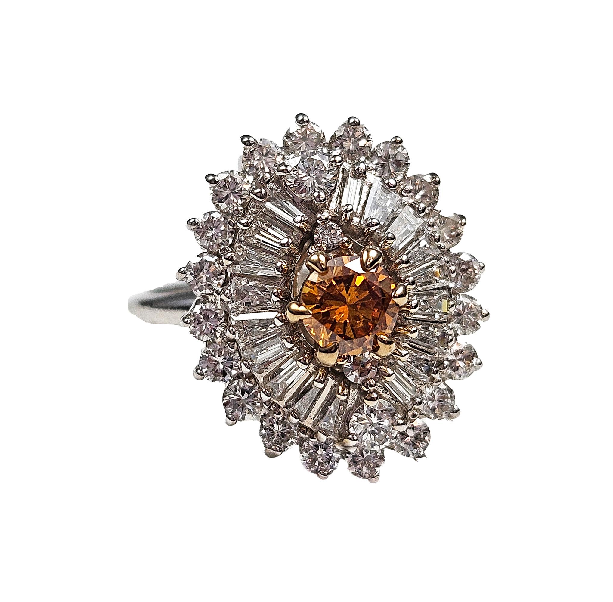 Anello Vintage Shy 3.0ctw GIA Fancy ORANGE Diamond Ballerina Cocktail 14KW Gold In condizioni buone in vendita a New York, NY