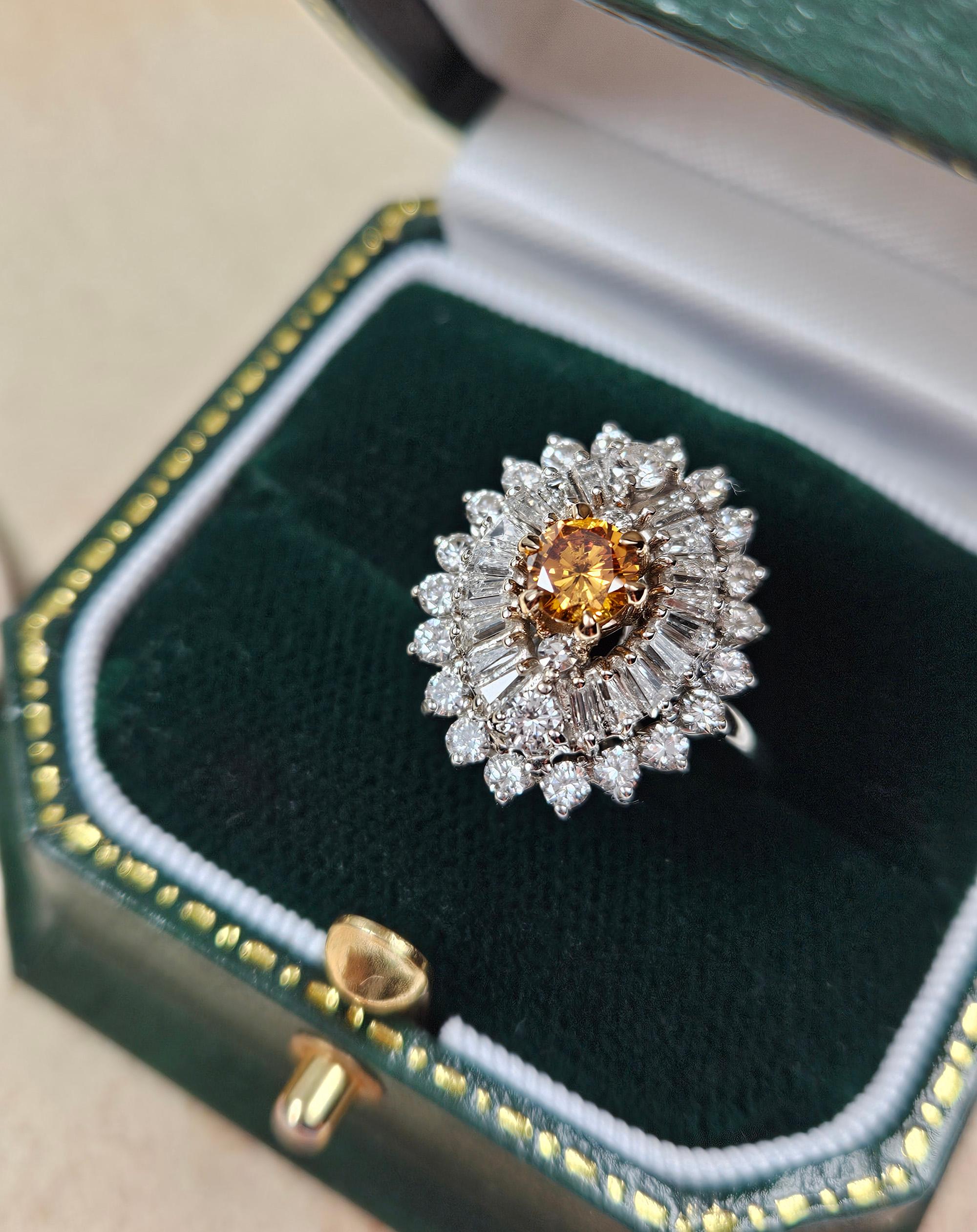 Anello Vintage Shy 3.0ctw GIA Fancy ORANGE Diamond Ballerina Cocktail 14KW Gold in vendita 1