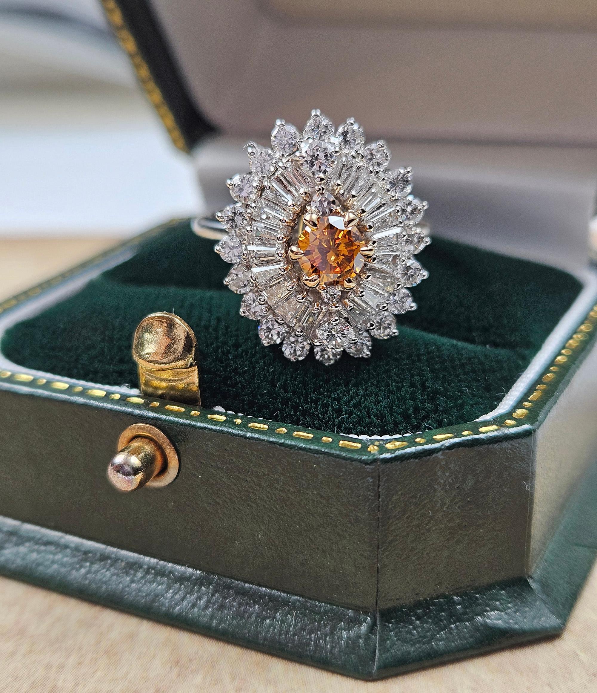 Anello Vintage Shy 3.0ctw GIA Fancy ORANGE Diamond Ballerina Cocktail 14KW Gold in vendita 2