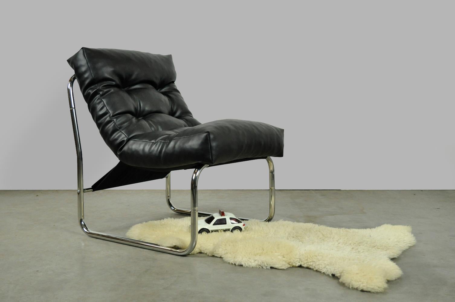 Vintage armchair, model “Pixi” designed by Gillis Lundgren for IKEA, 1970s. The armchair has a tubular steel frame (demountable) in which a canvas seat is stretched. There is a black leather padded cushion on the canvas (cushion is fixed).