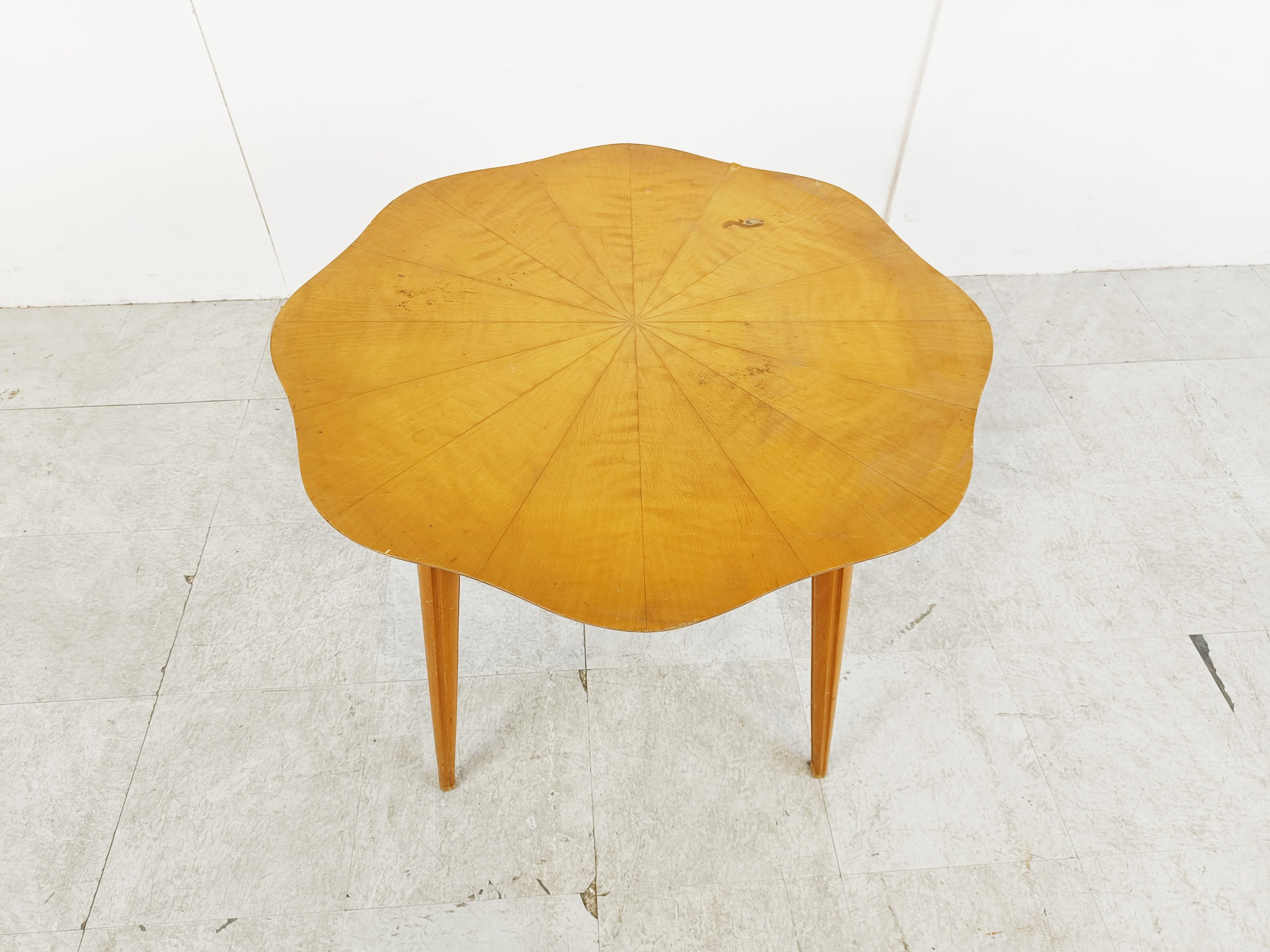 Elegant flower shaped wooden side table from the 1940s.

Very elegant side table.

1940s - France

used condition, with some wear on the veneered table top.

Height: 57cm/22.44