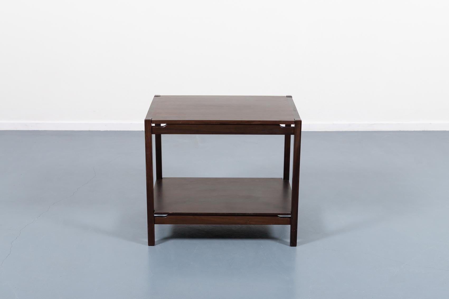 Walnut Vintage side table by Hirozi Fukuoh for Gavina, 1980s Italy For Sale