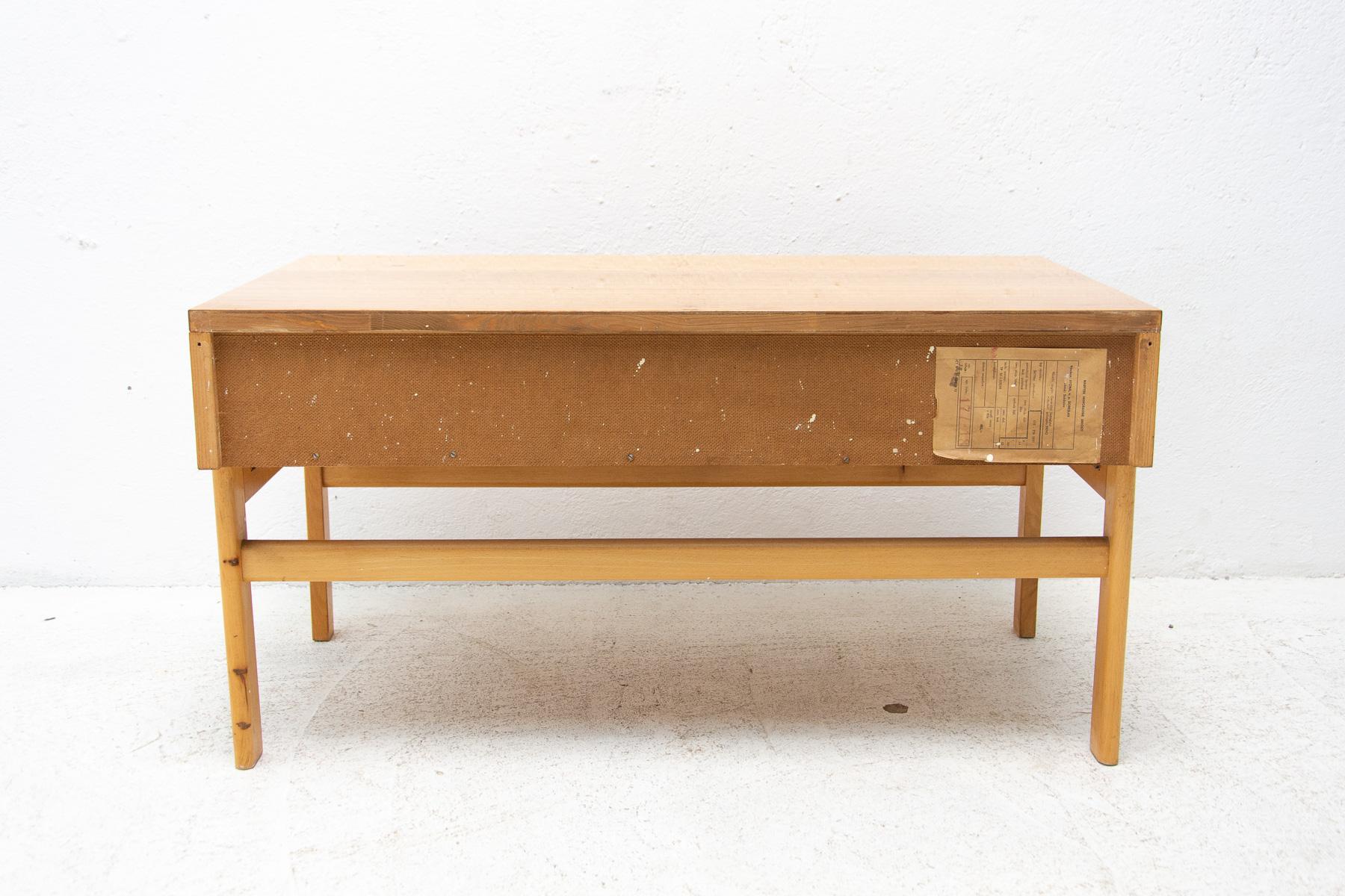 Vintage side table by Jitona, Czechoslovakia, 1970´s For Sale 4