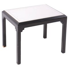 Vintage Beistelltisch aus den 1940er Jahren aus schwarz lackiertem Holz mit Spiegelplatte