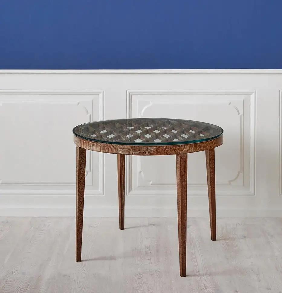 Italy, 1950s

Side table in wood with glass top. 

H 50 x Ø 70 cm