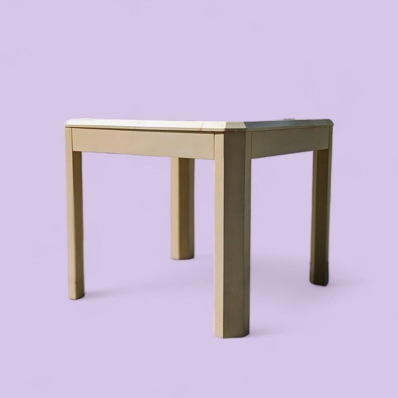 Mesa auxiliar Vintage, Postmoderna, Laminado, Crema, Blanco roto, Mesa de centro en venta 4