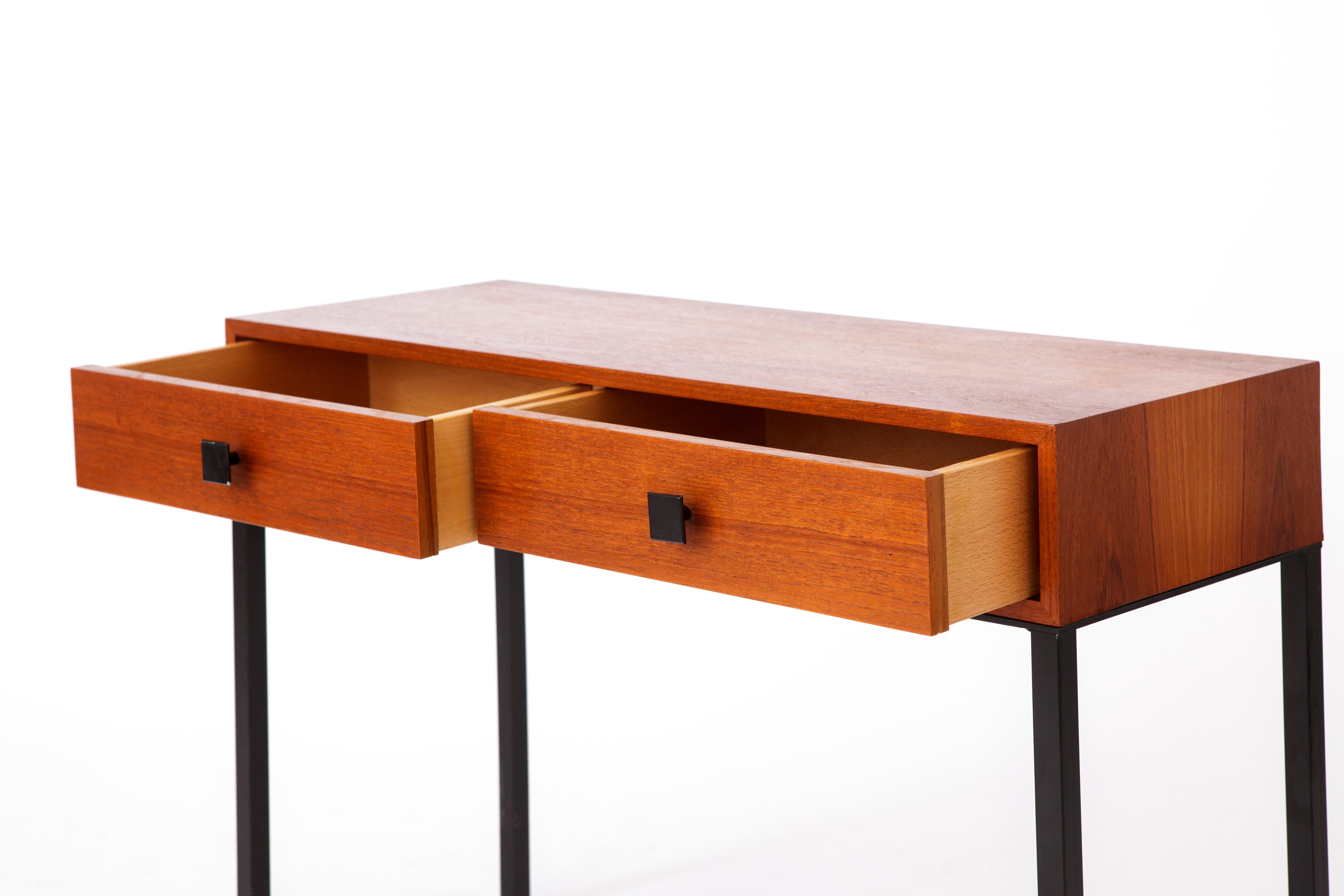 Poli Table d'appoint vintage avec tiroirs en teck rétro des années 1960-1970 en vente