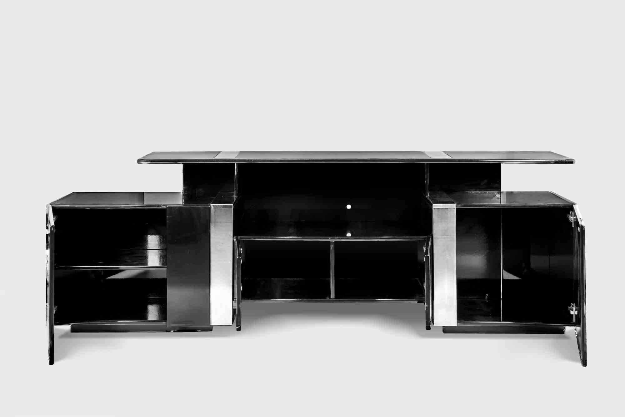 Buffet Vintage attribué à Giotto Stoppino pour Acerbis, réalisé dans les années 1970.

Bois laqué et métal chromé.

Très bon état.